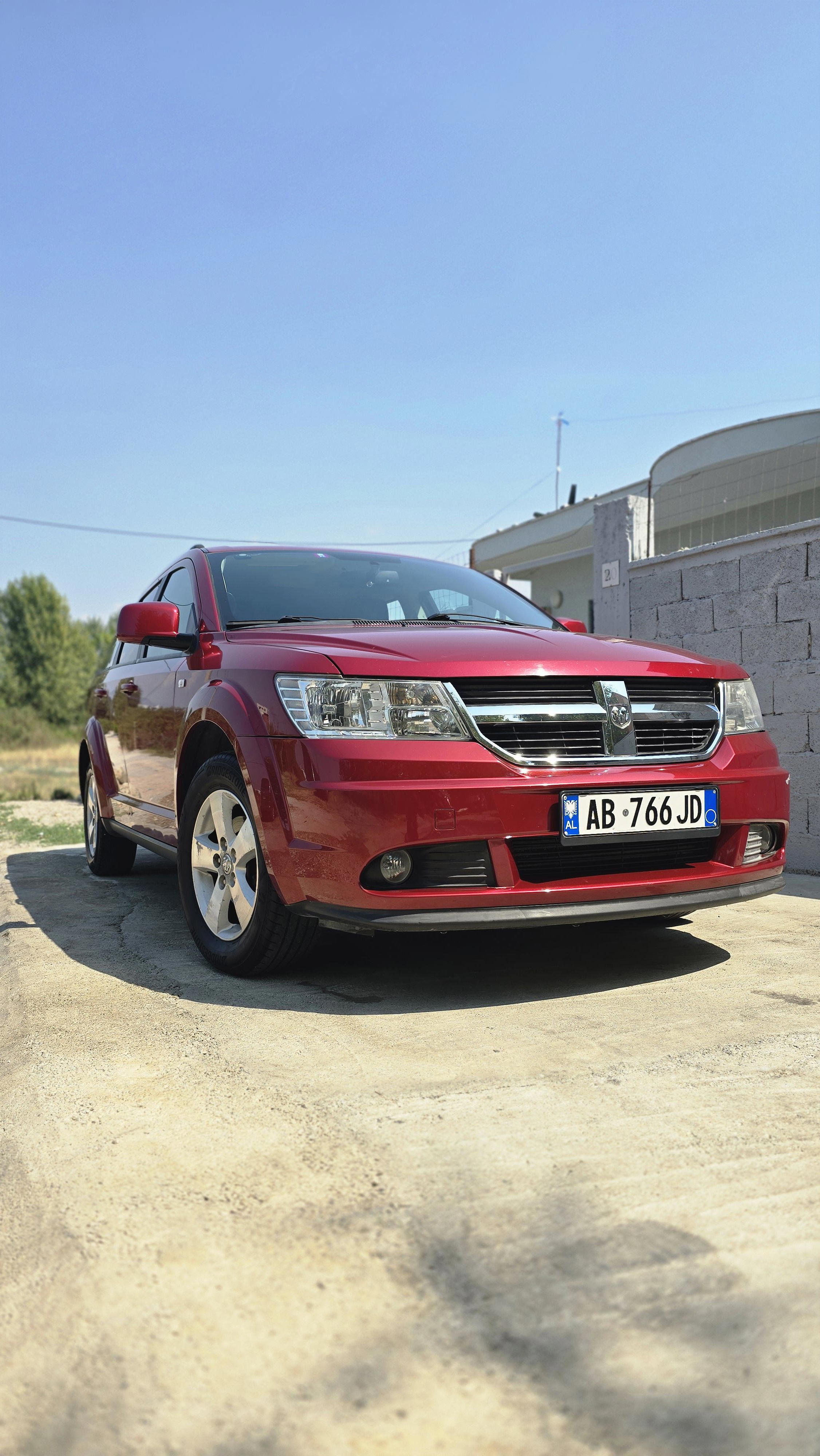 Dodge Journey - side view