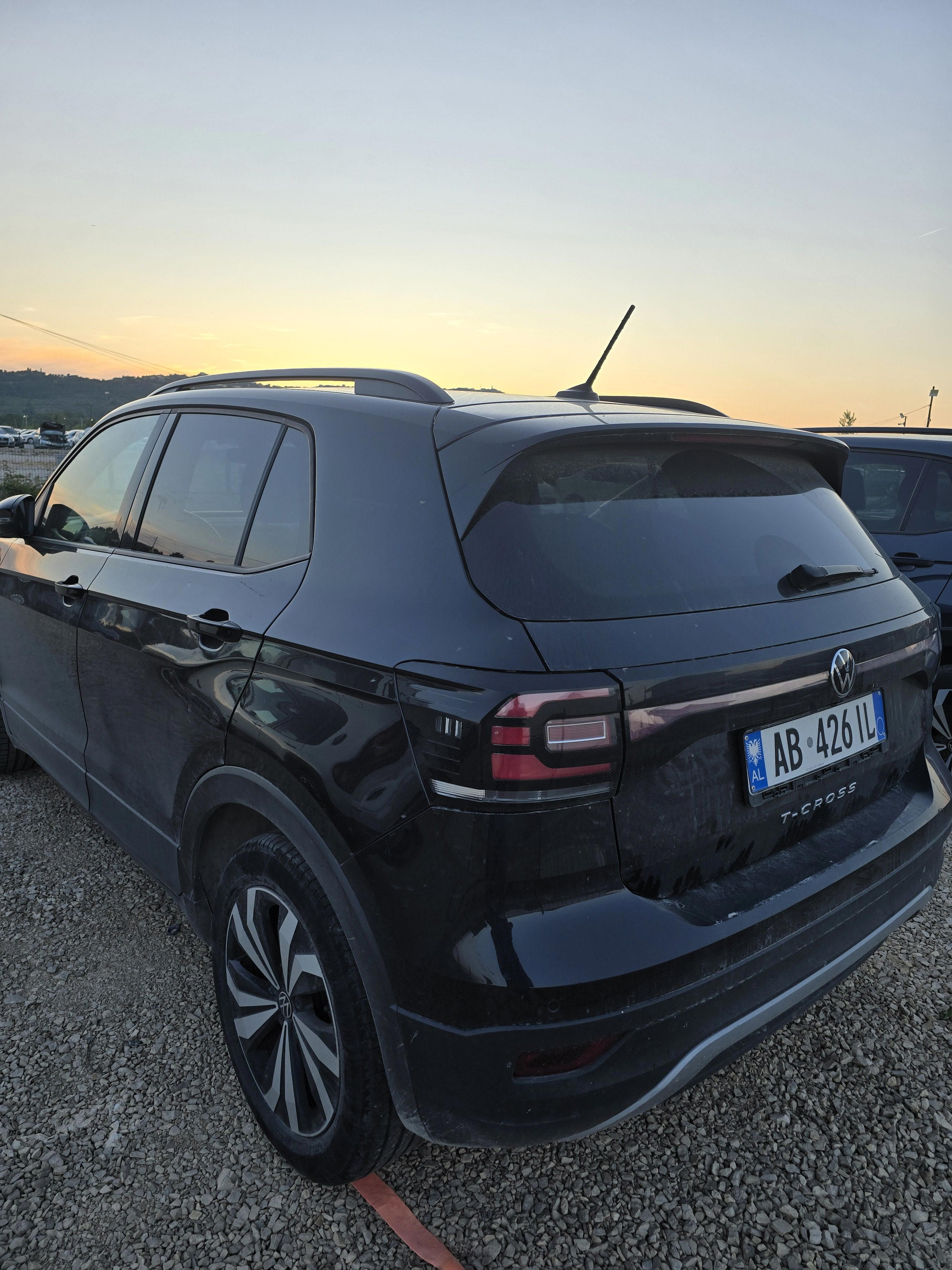 Volkswagen Touareg - side view