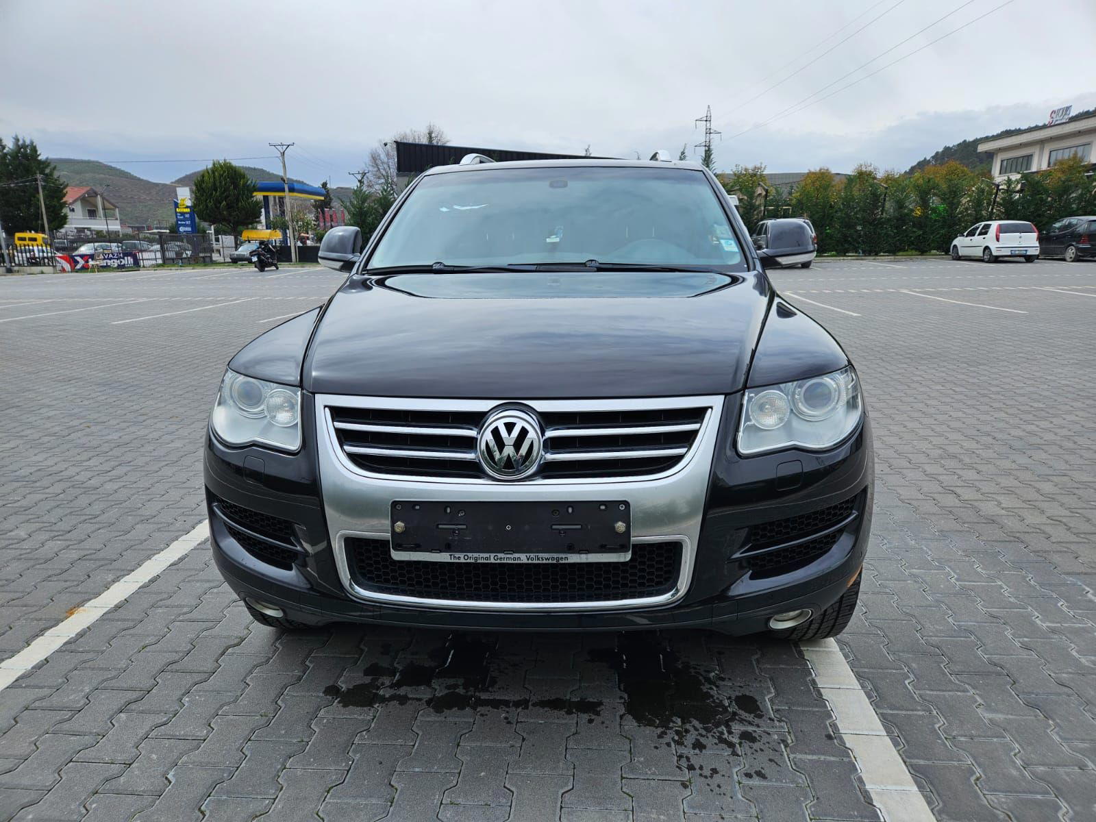 Volkswagen Touareg - main photo