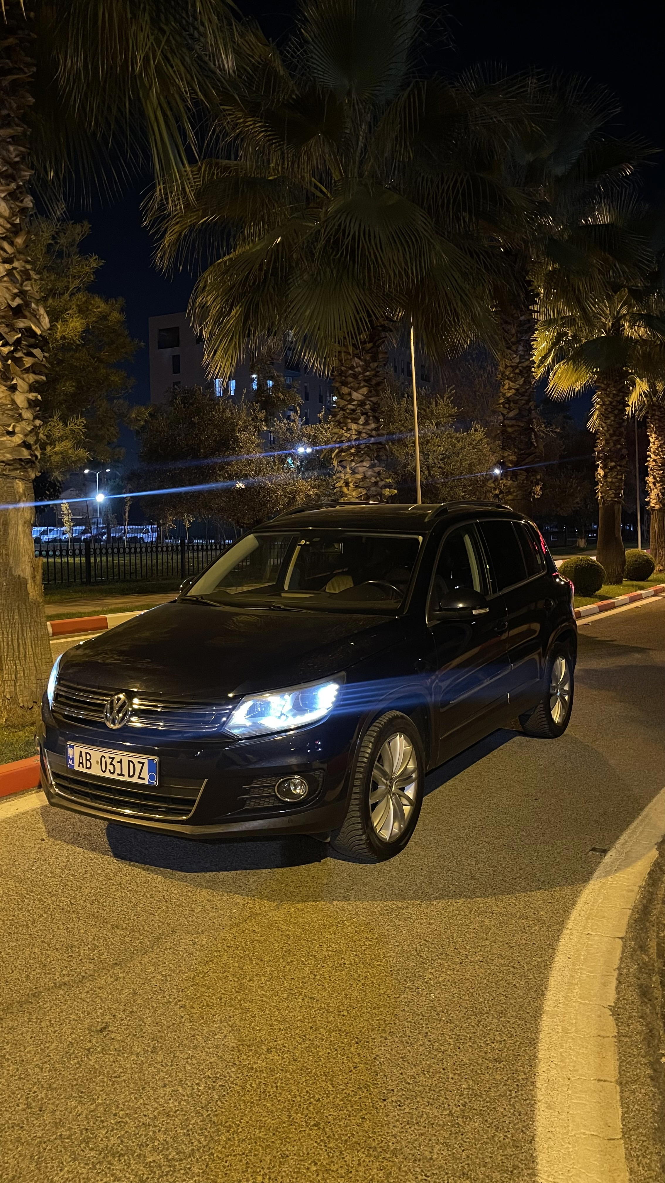Volkswagen Tiguan - side view