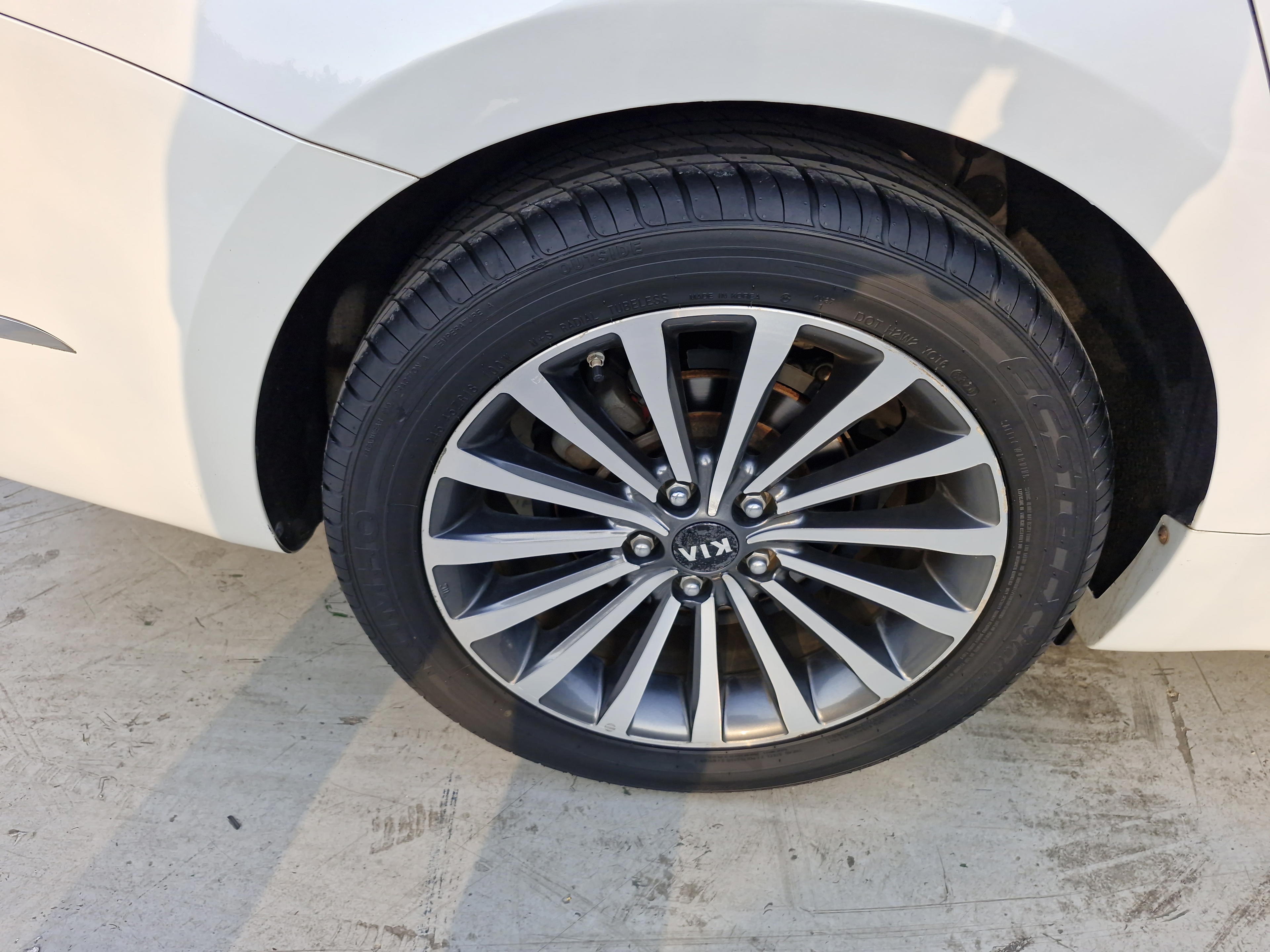 Kia K900 - photo 3