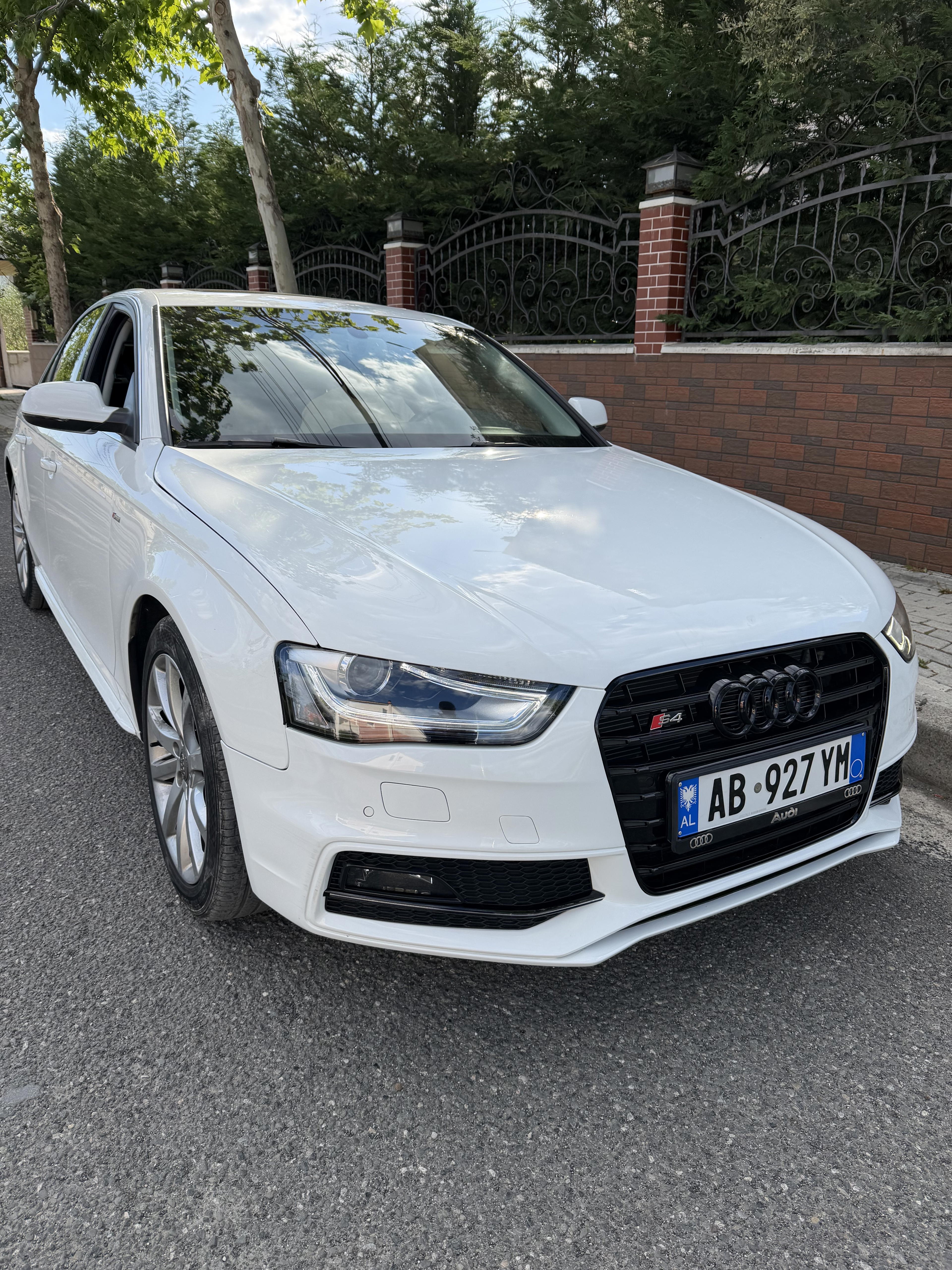 Audi A4 - side view