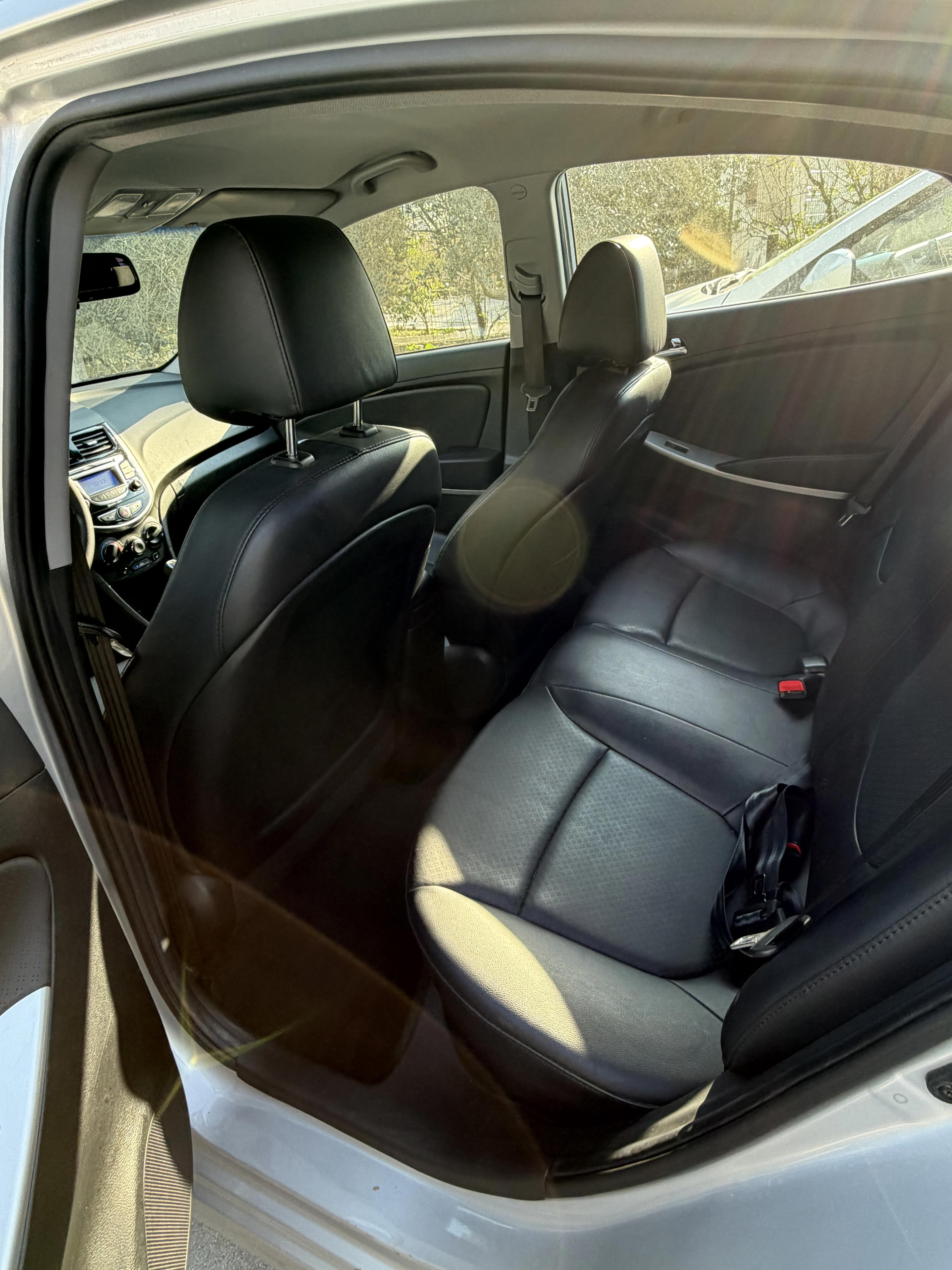 Hyundai Accent - side view