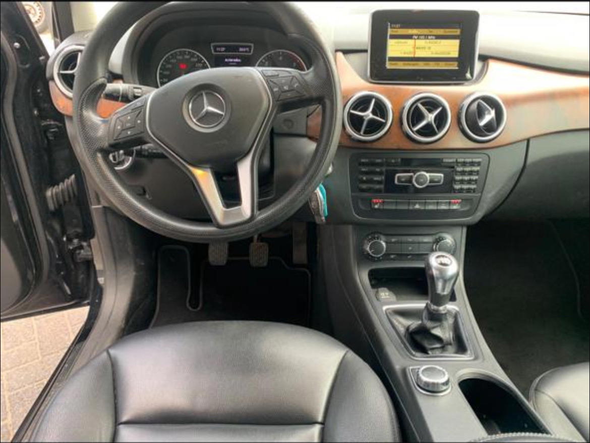Mercedes-Benz B-Class - side view