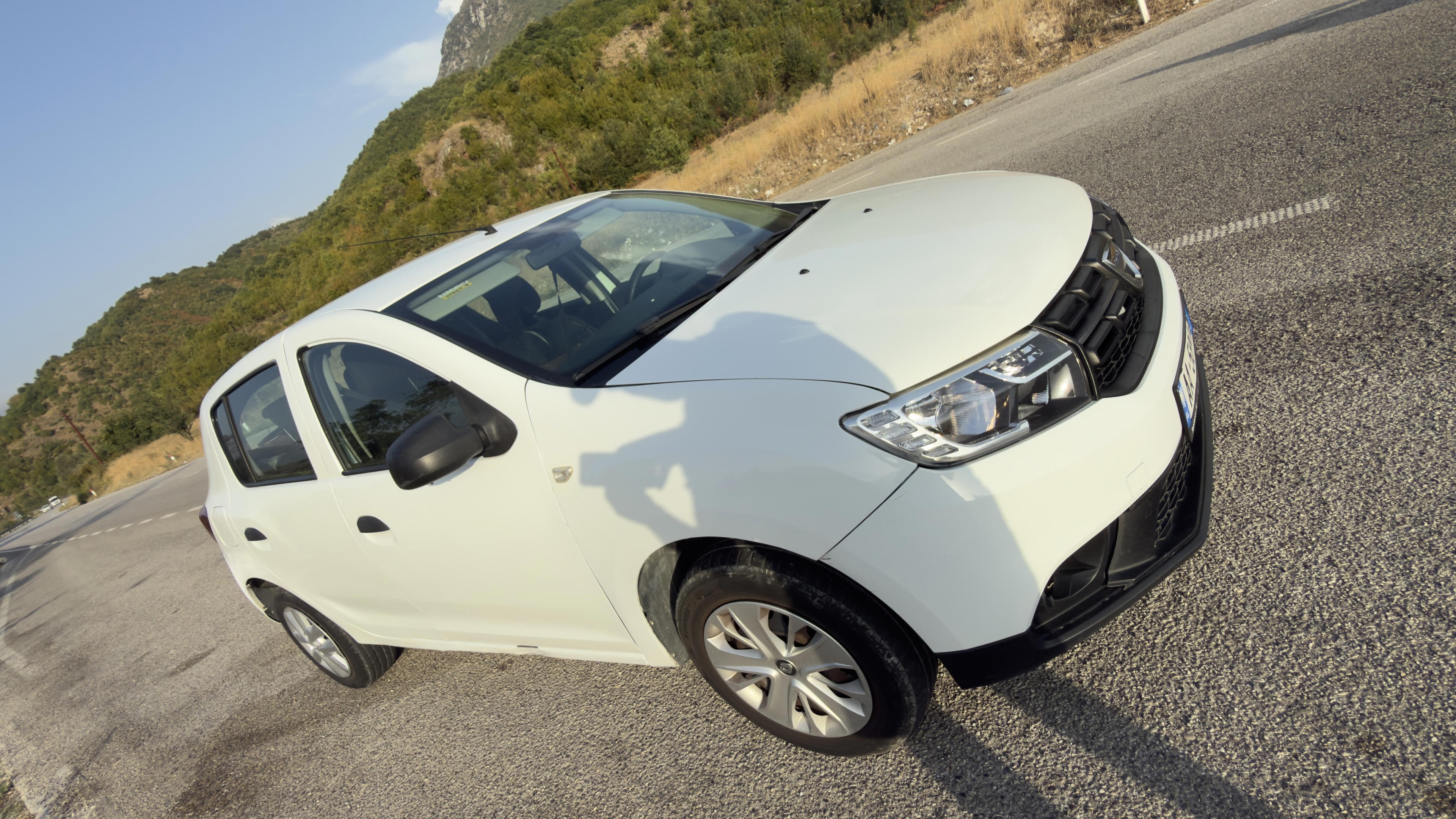 Dacia Sandero - side view