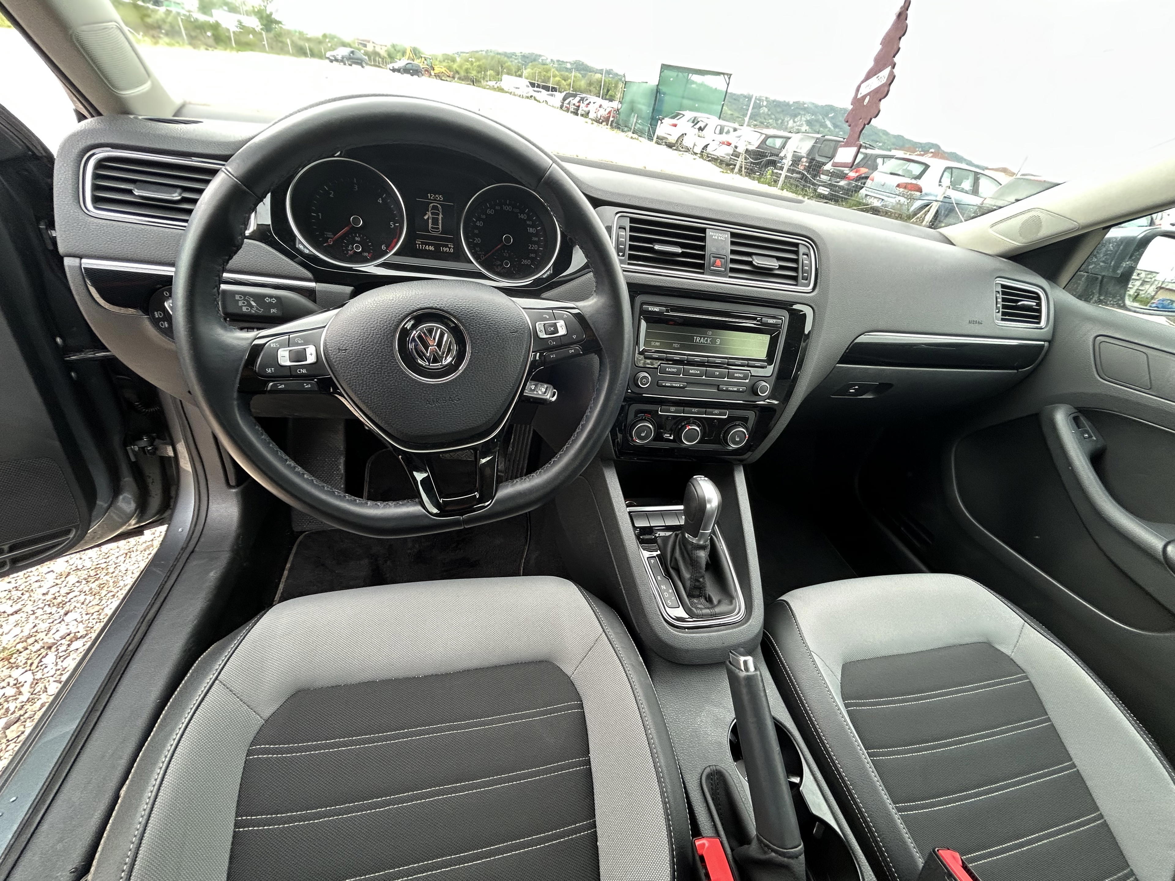 Volkswagen Jetta - photo 4