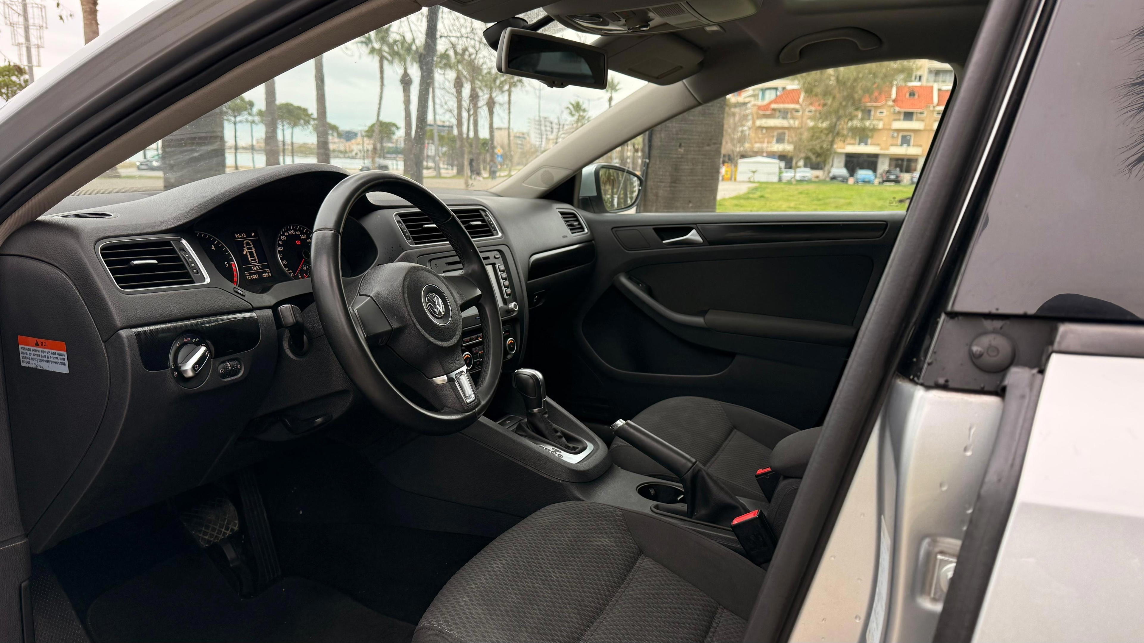 Volkswagen Jetta - photo 4