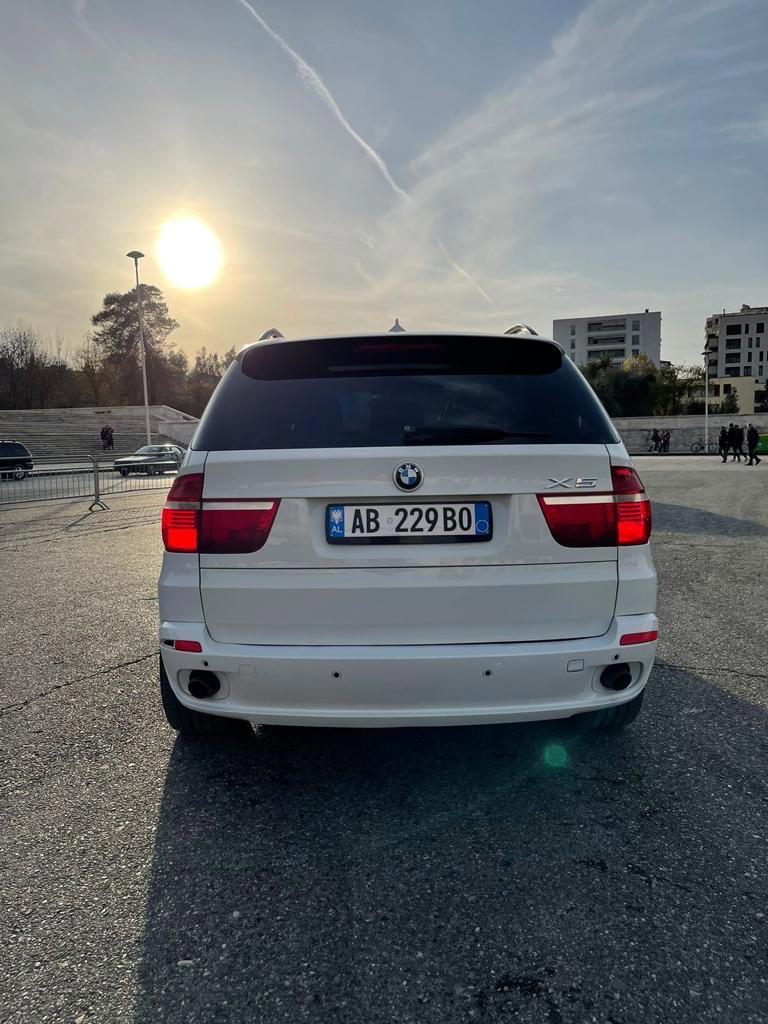 BMW X5 - side view