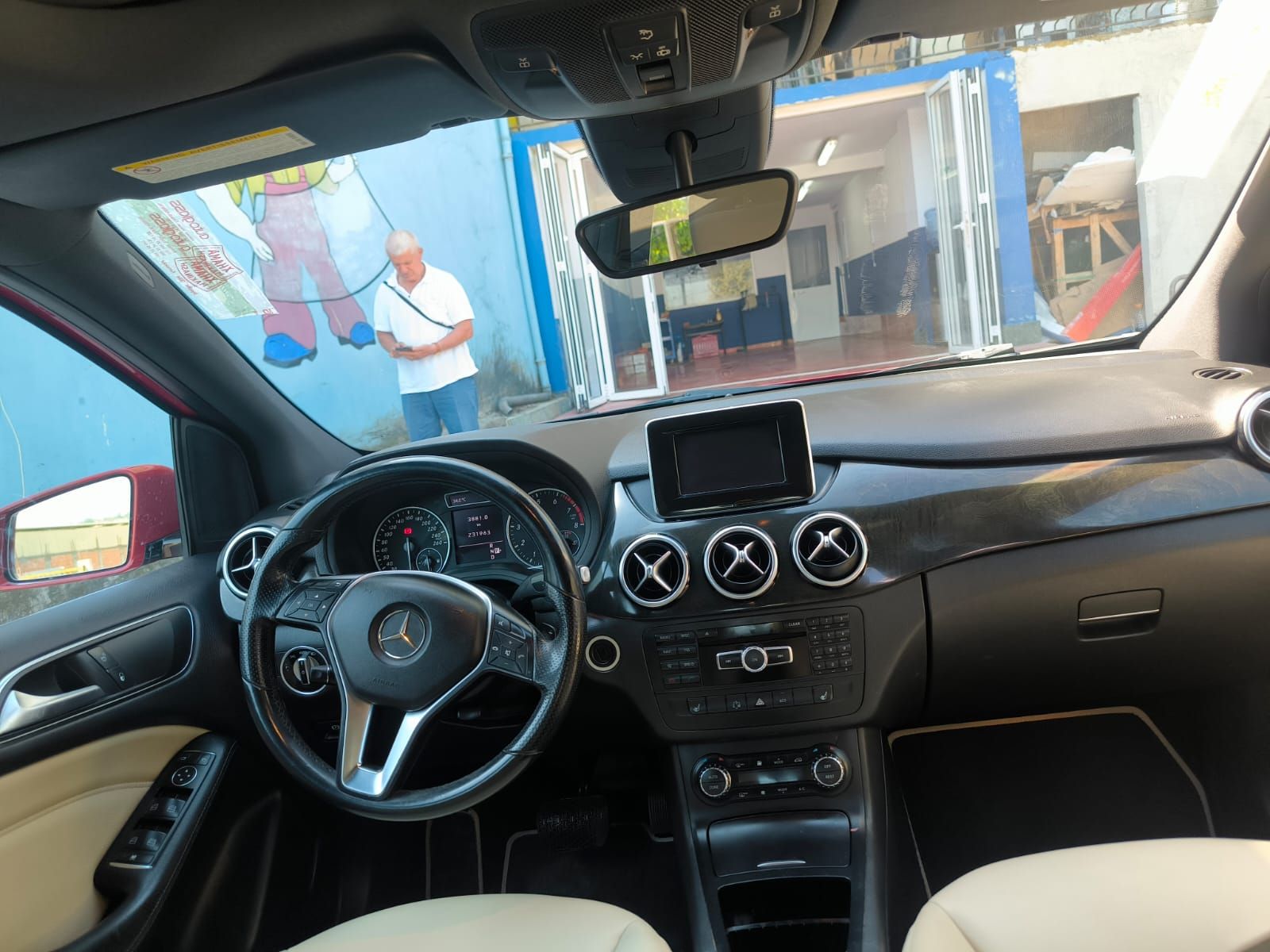 Mercedes-Benz B-Class - side view