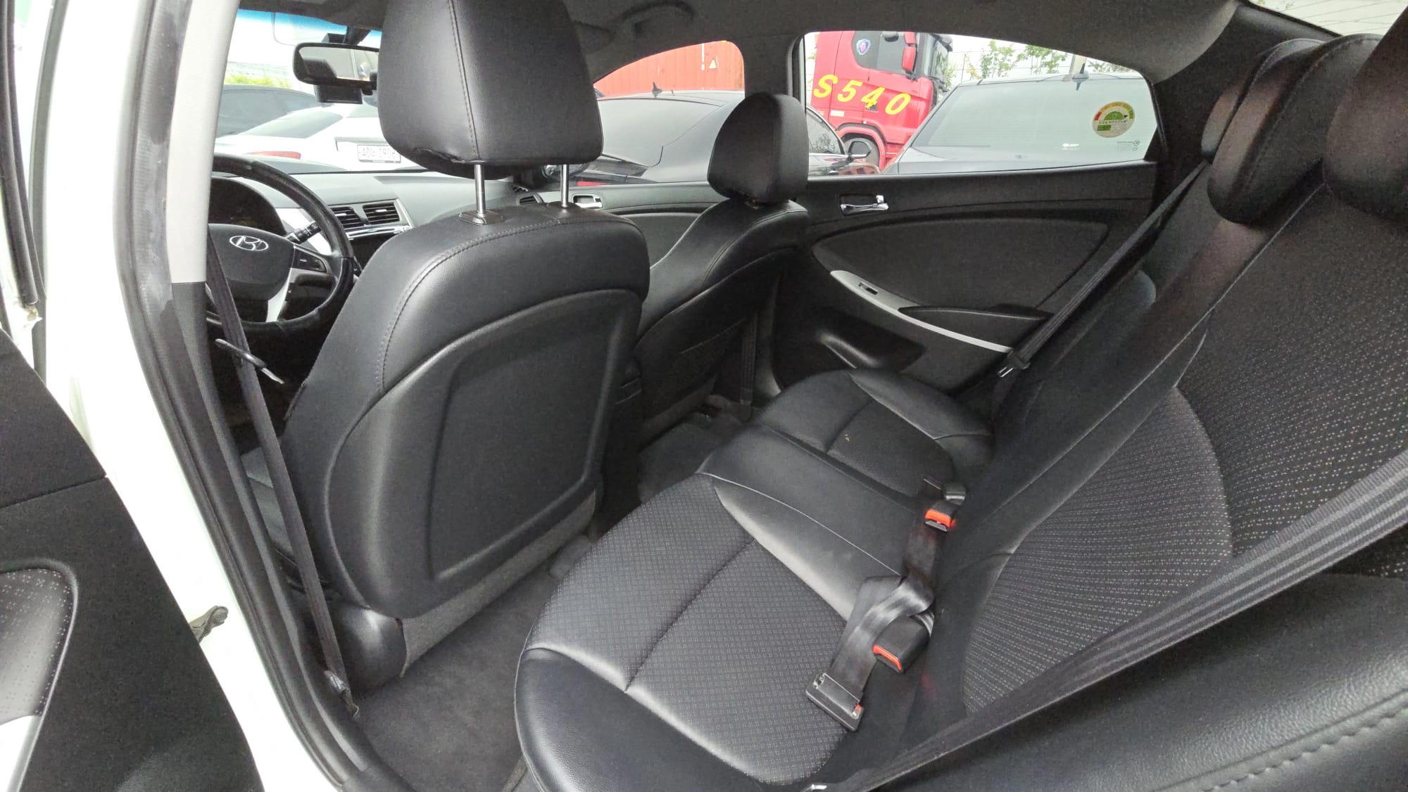 Hyundai Accent - photo 4