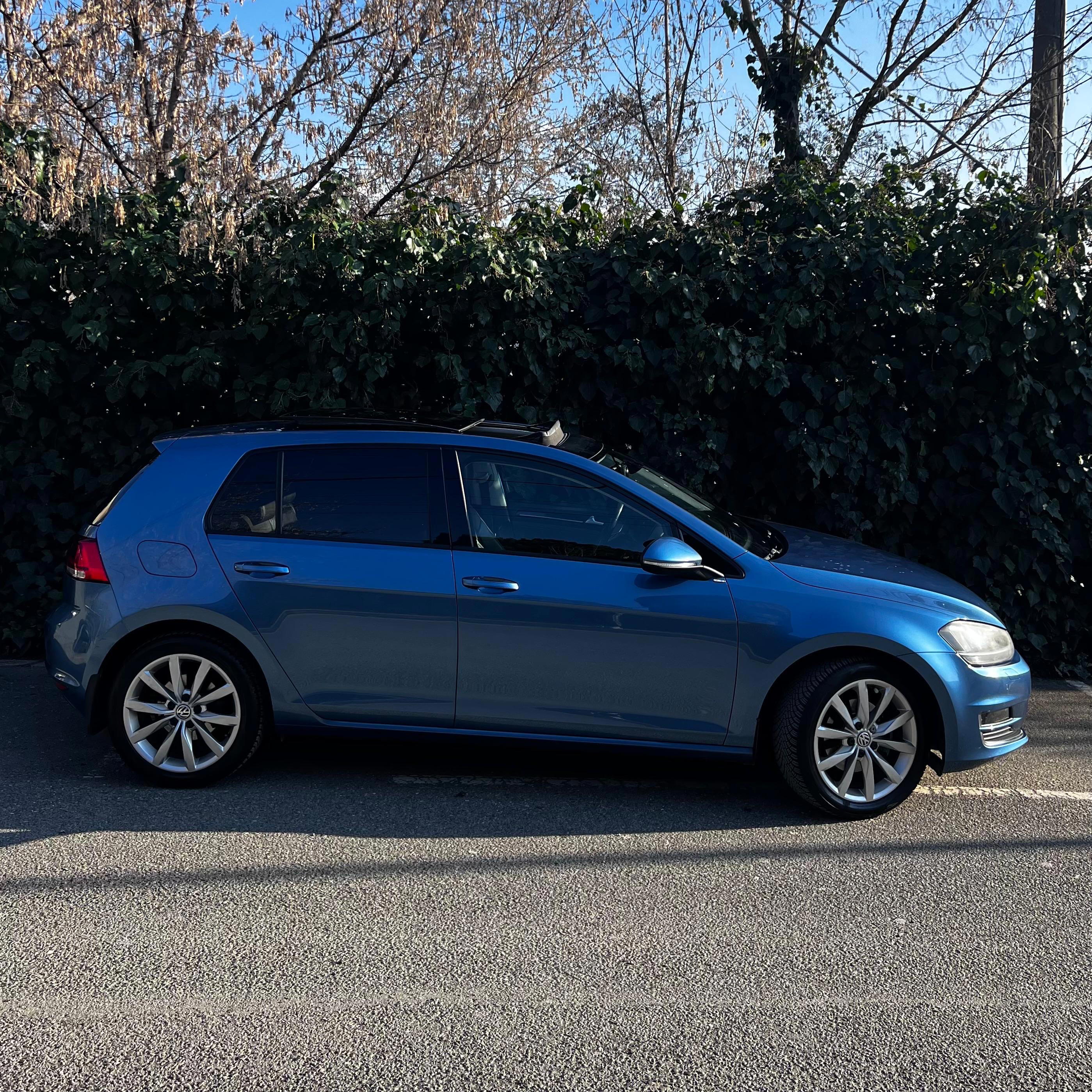 Volkswagen Golf - side view