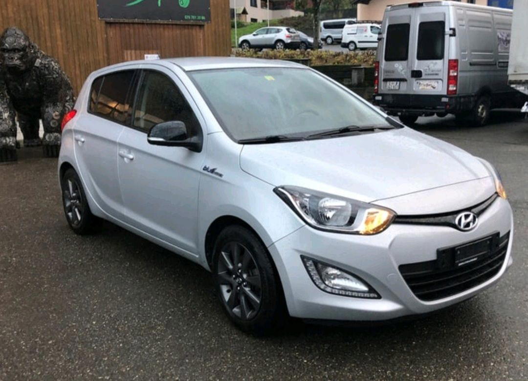Hyundai Accent - main photo