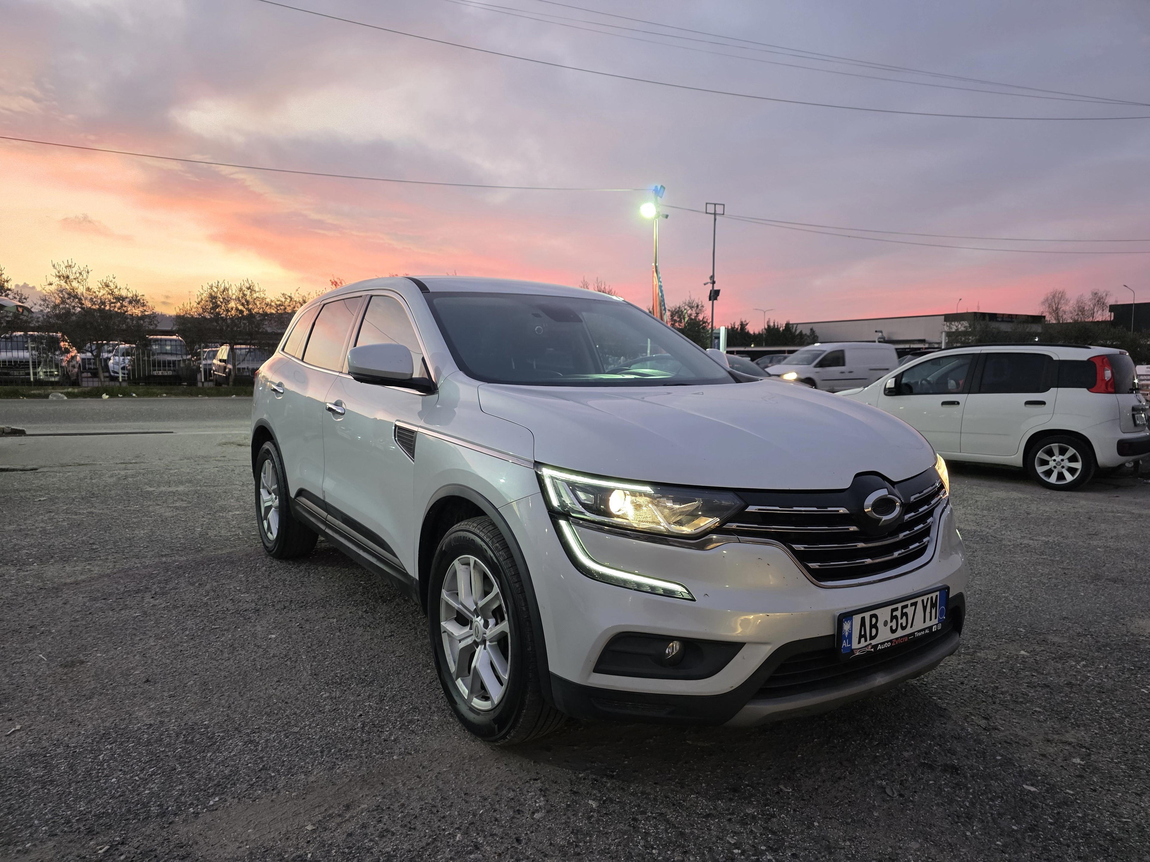 Renault Scenic XMode - side view