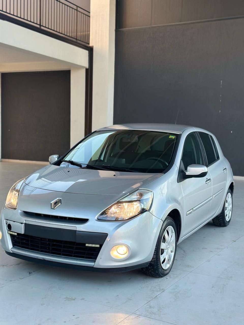 Renault Clio - side view