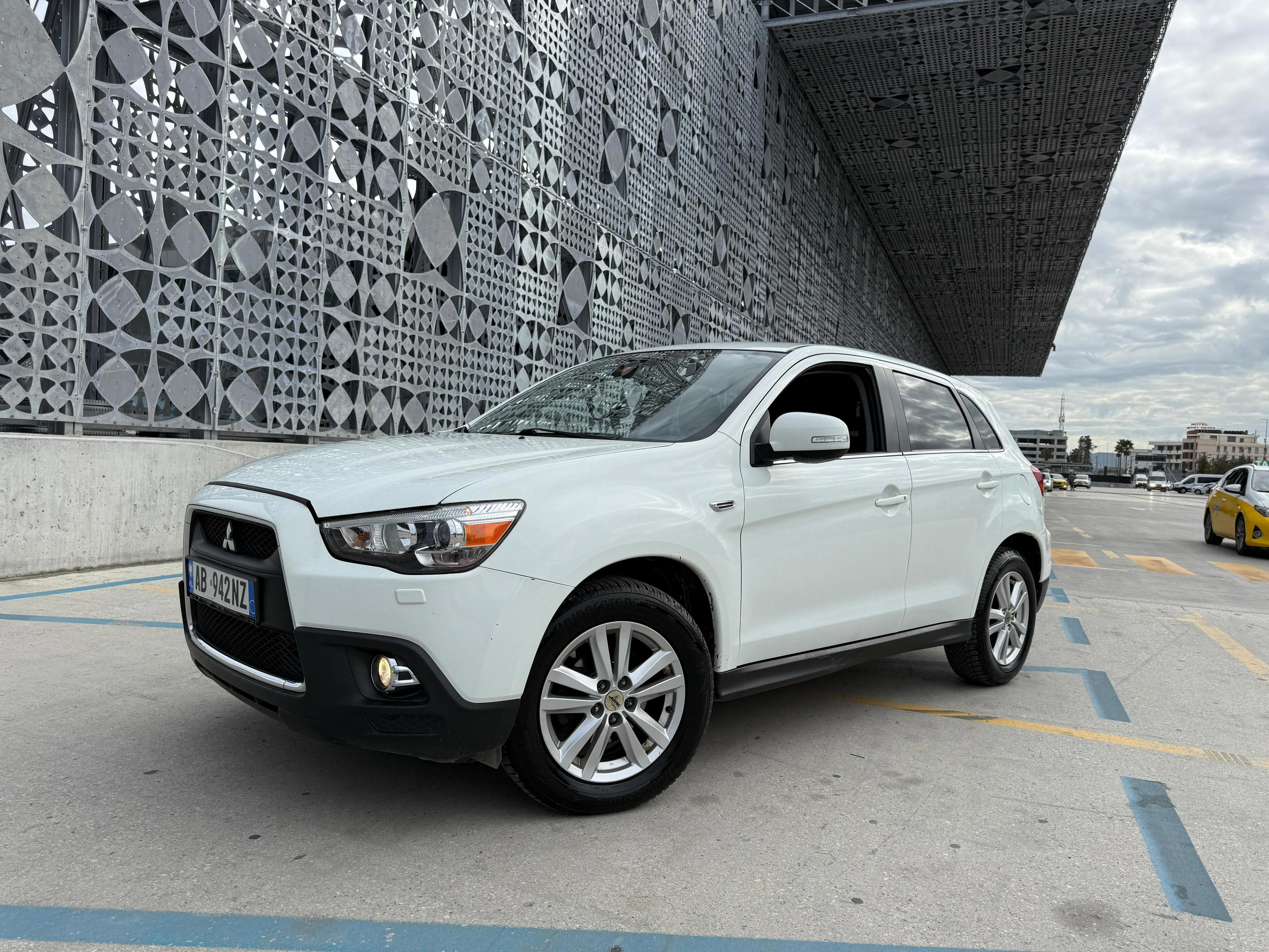 Mitsubishi Outlander for rent