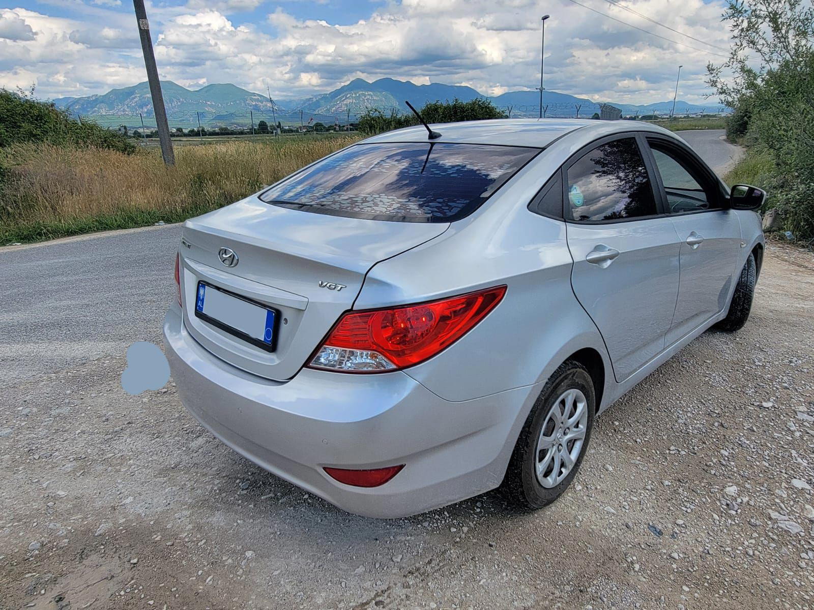 Hyundai Accent - photo 3