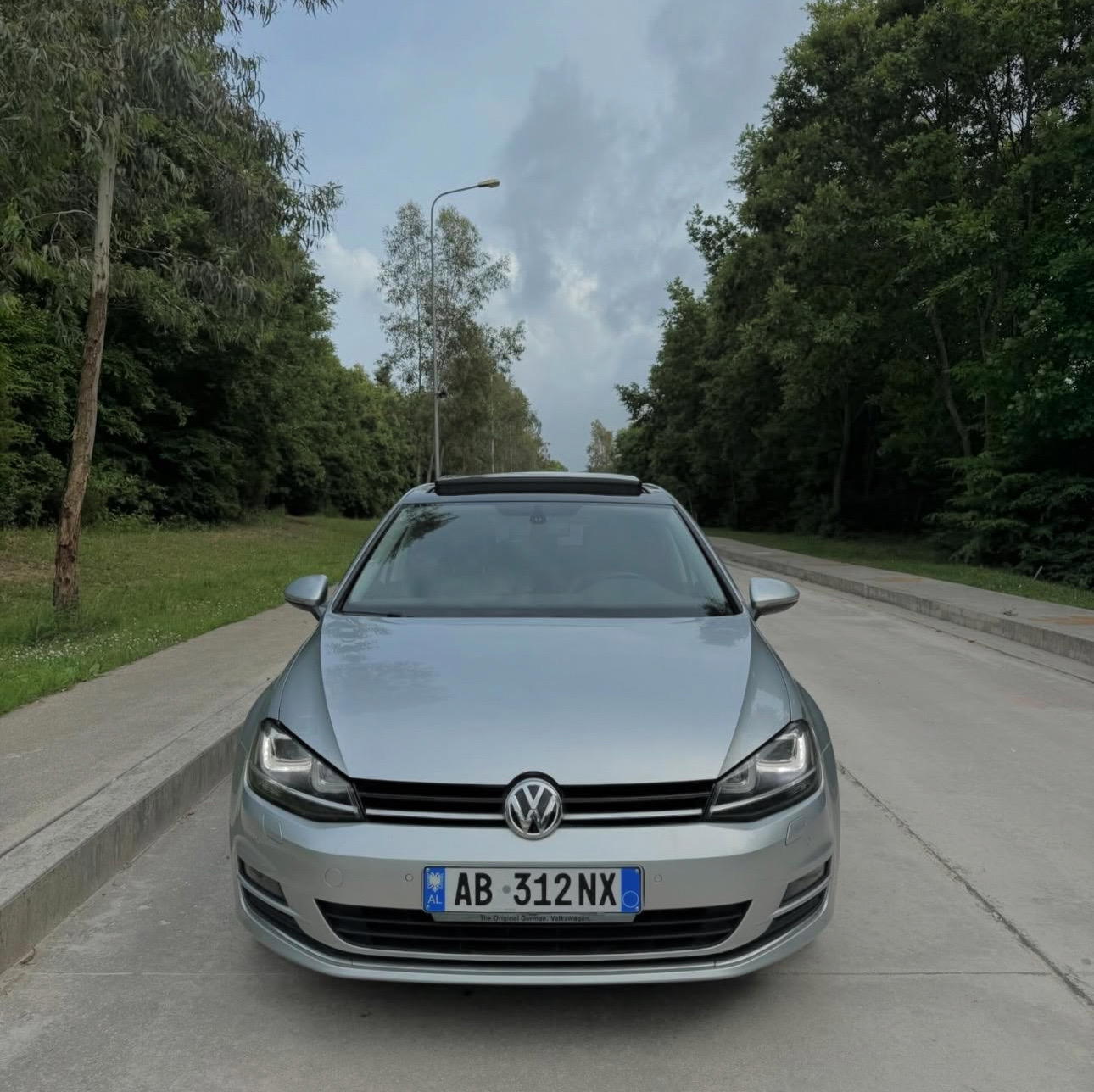 Volkswagen Golf - main photo