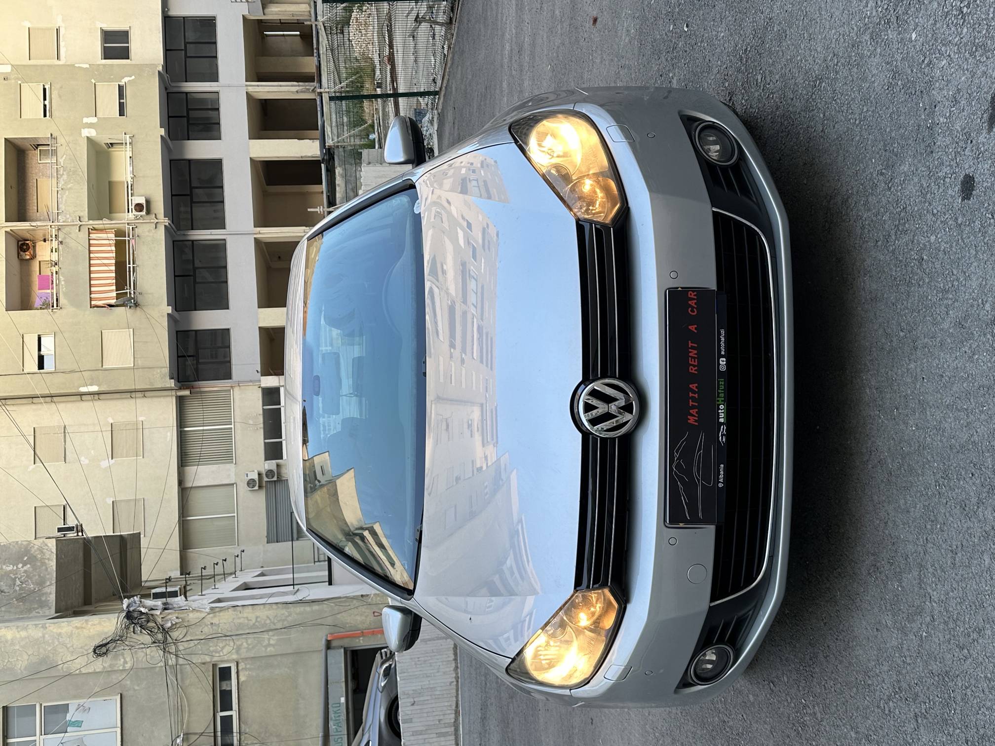 Volkswagen Golf - side view