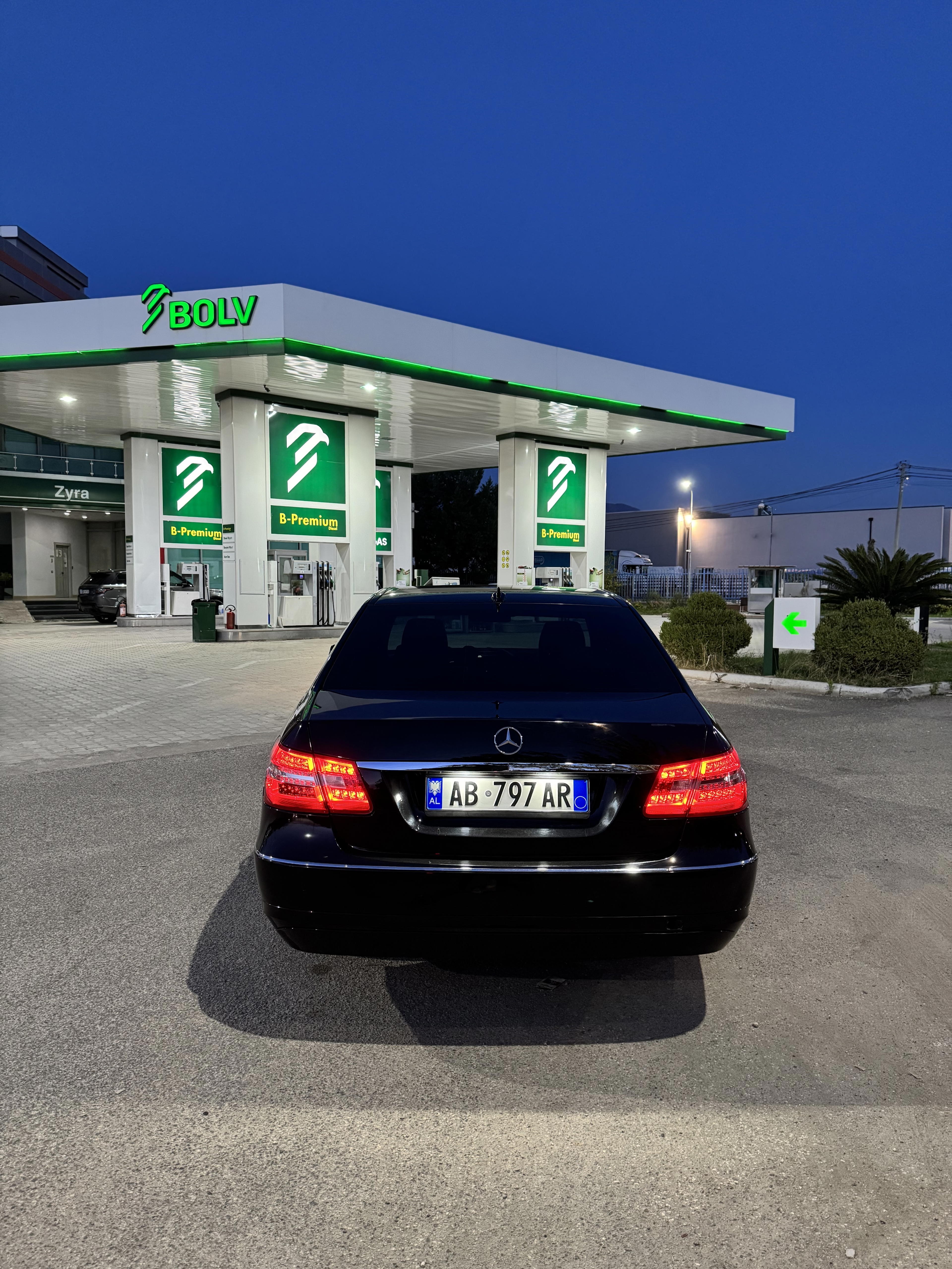 Mercedes-Benz E-Class - photo 4