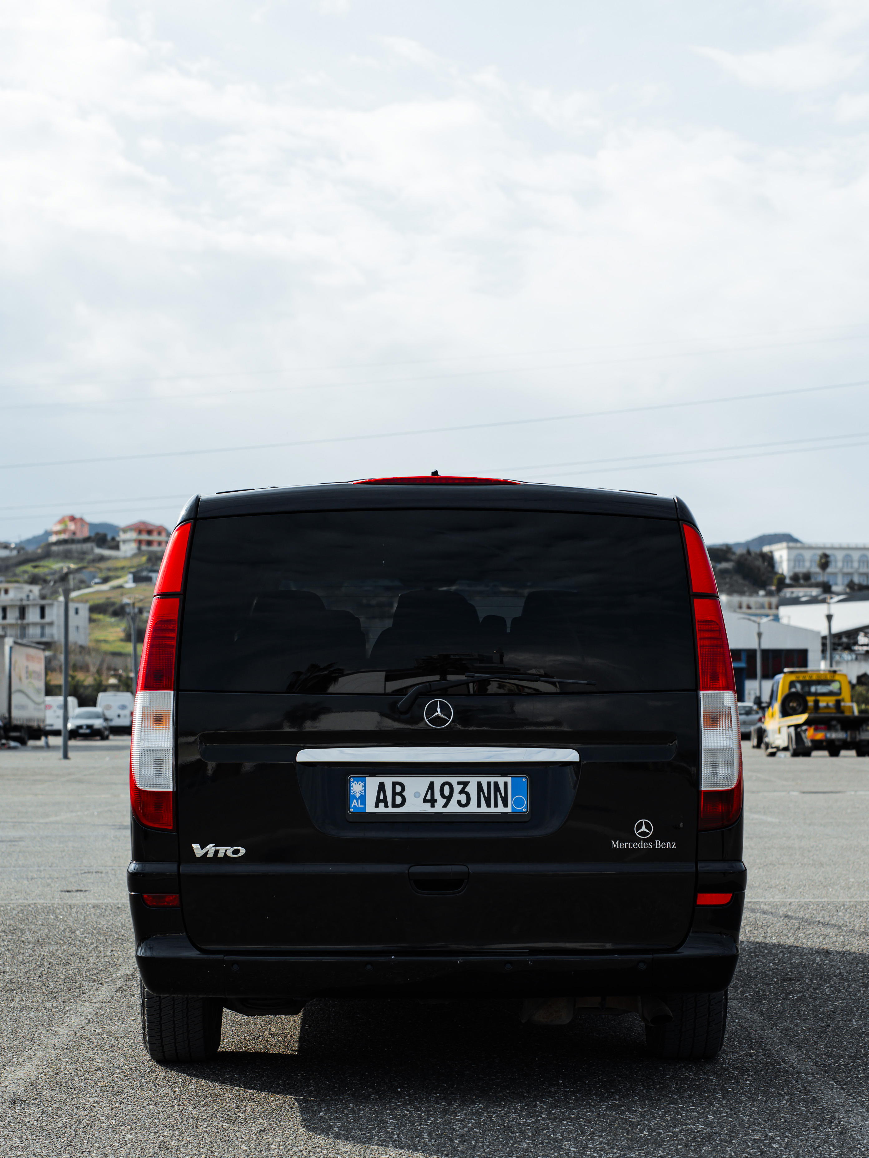 Mercedes-Benz Vito - side view