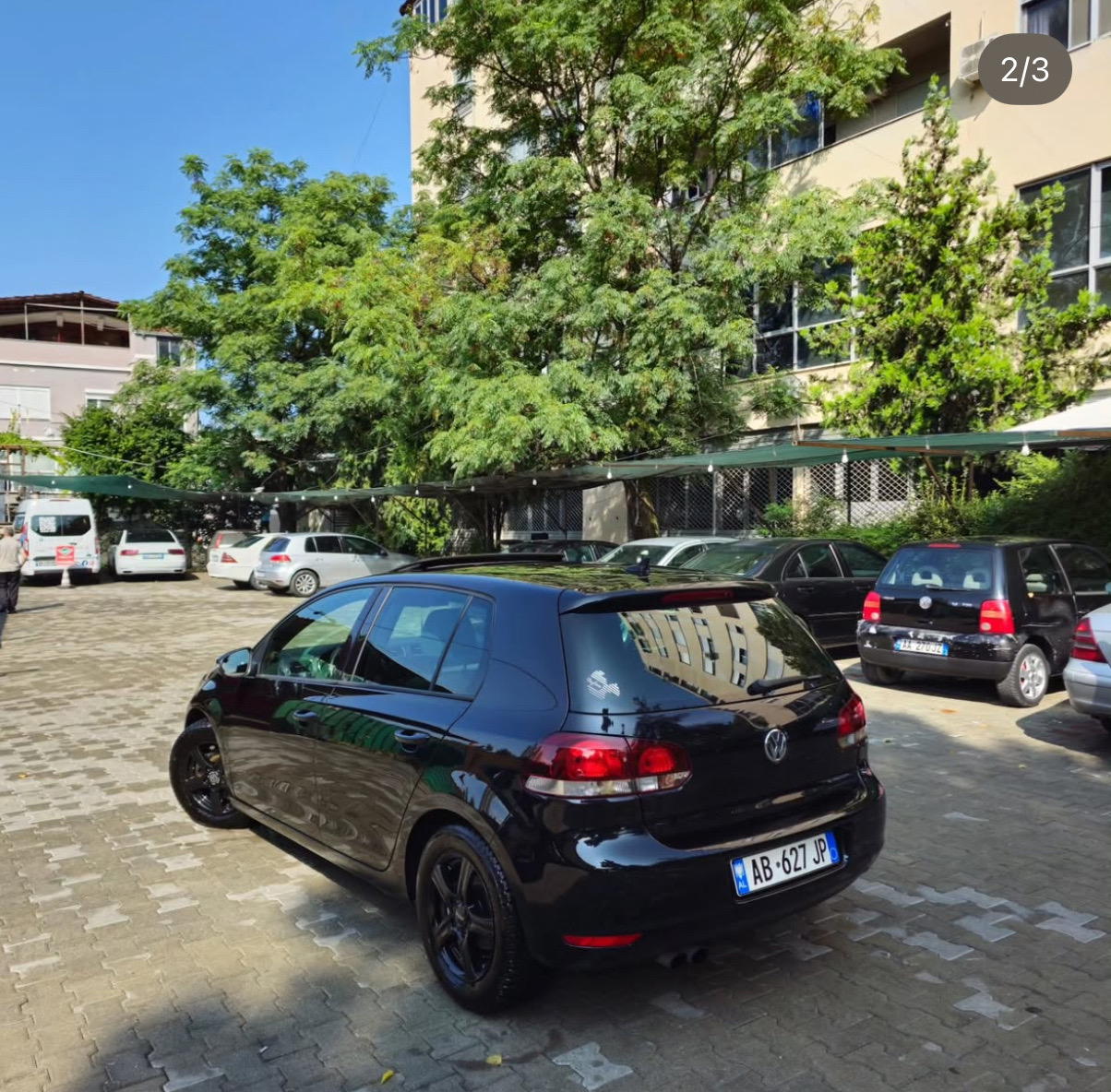 Volkswagen Golf - side view