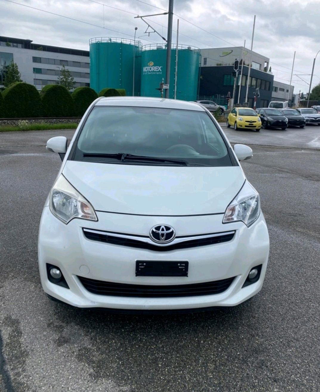 Toyota Yaris iA - side view