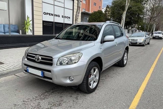 Toyota RAV4 - main photo
