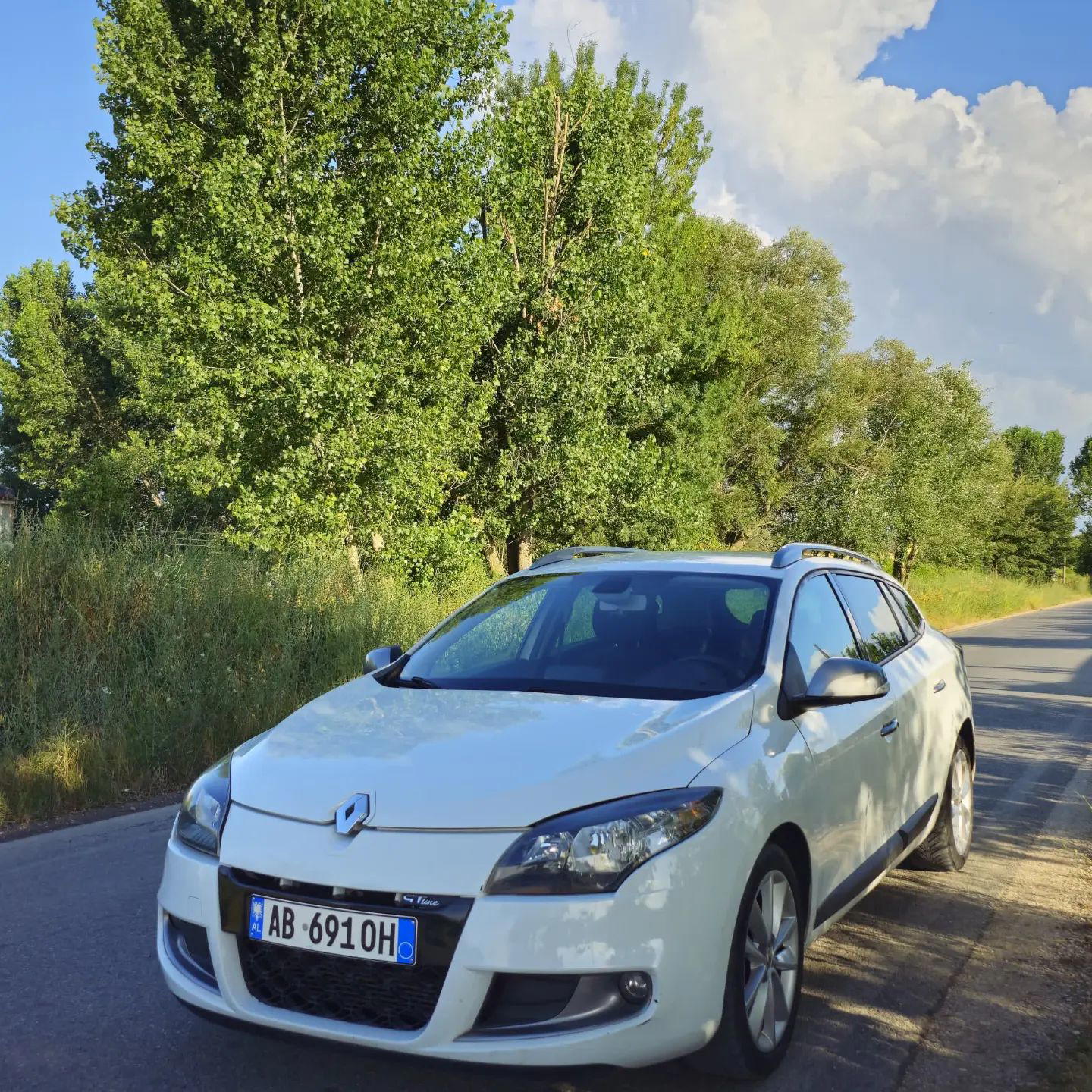 Renault Megane - main photo