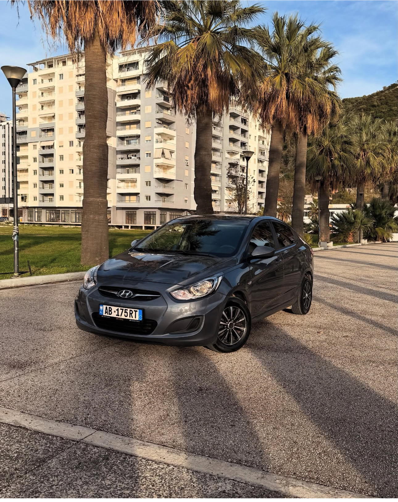 Hyundai Accent - main photo