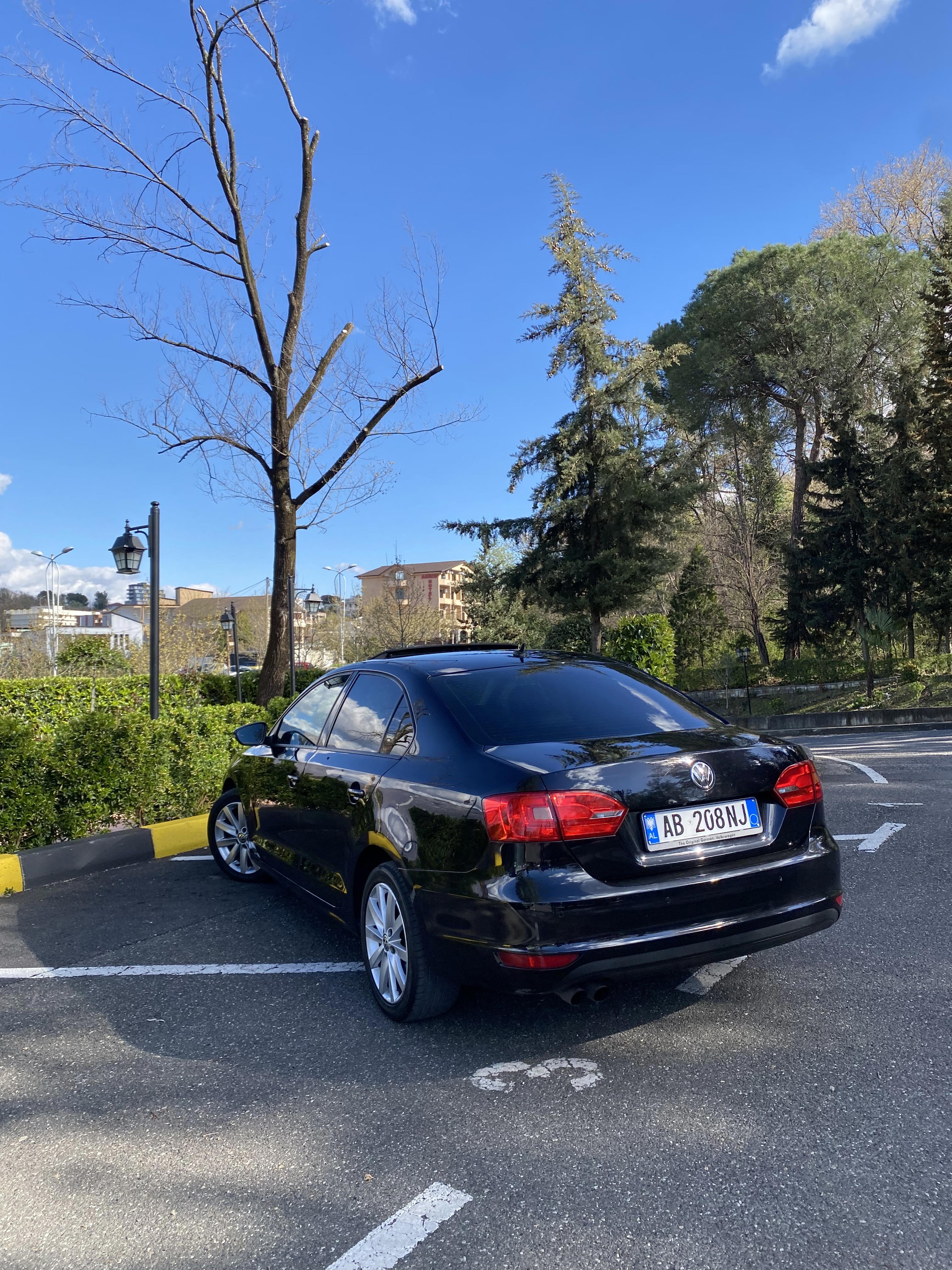 Volkswagen Jetta - side view