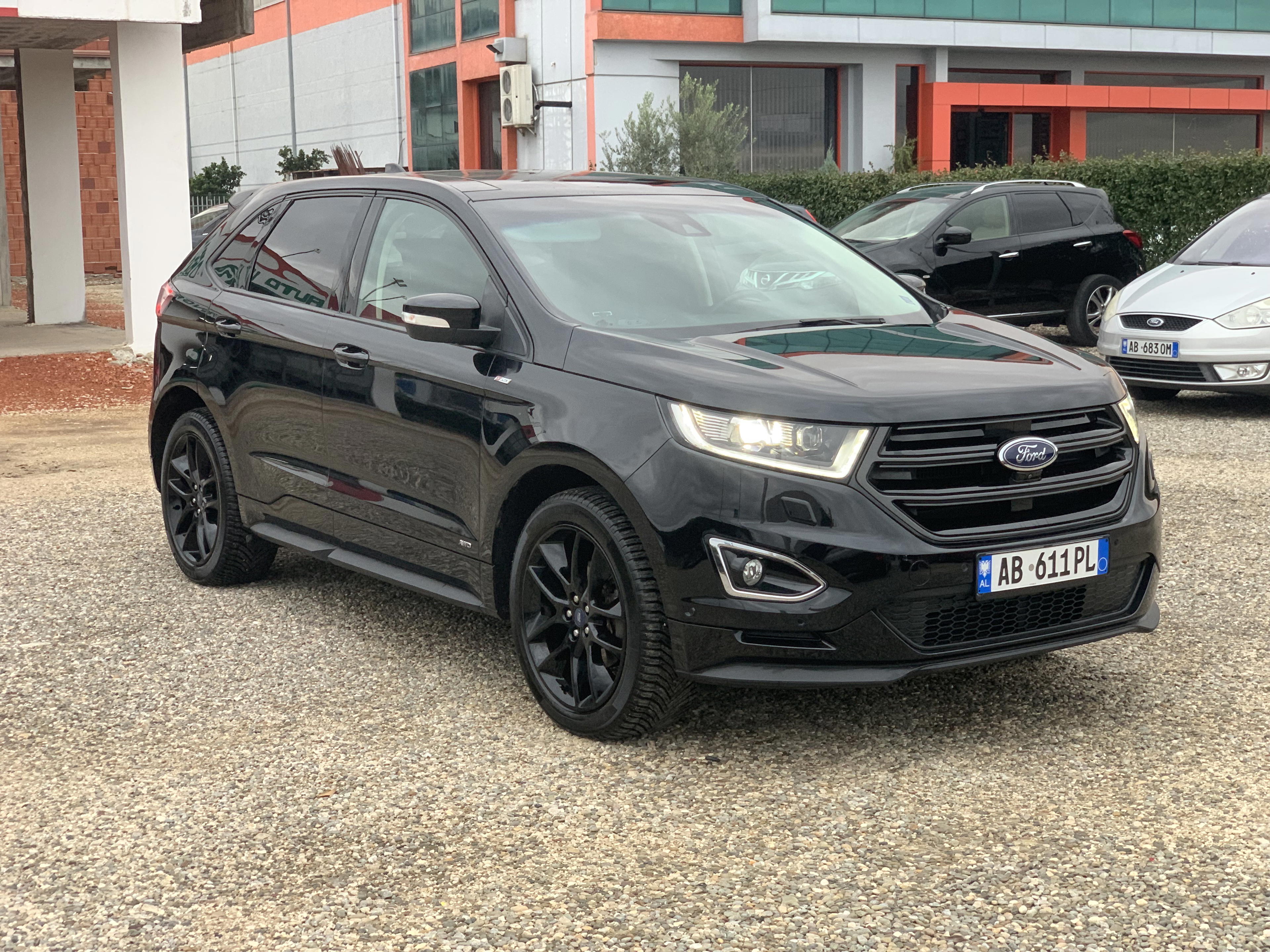 Ford Edge - side view