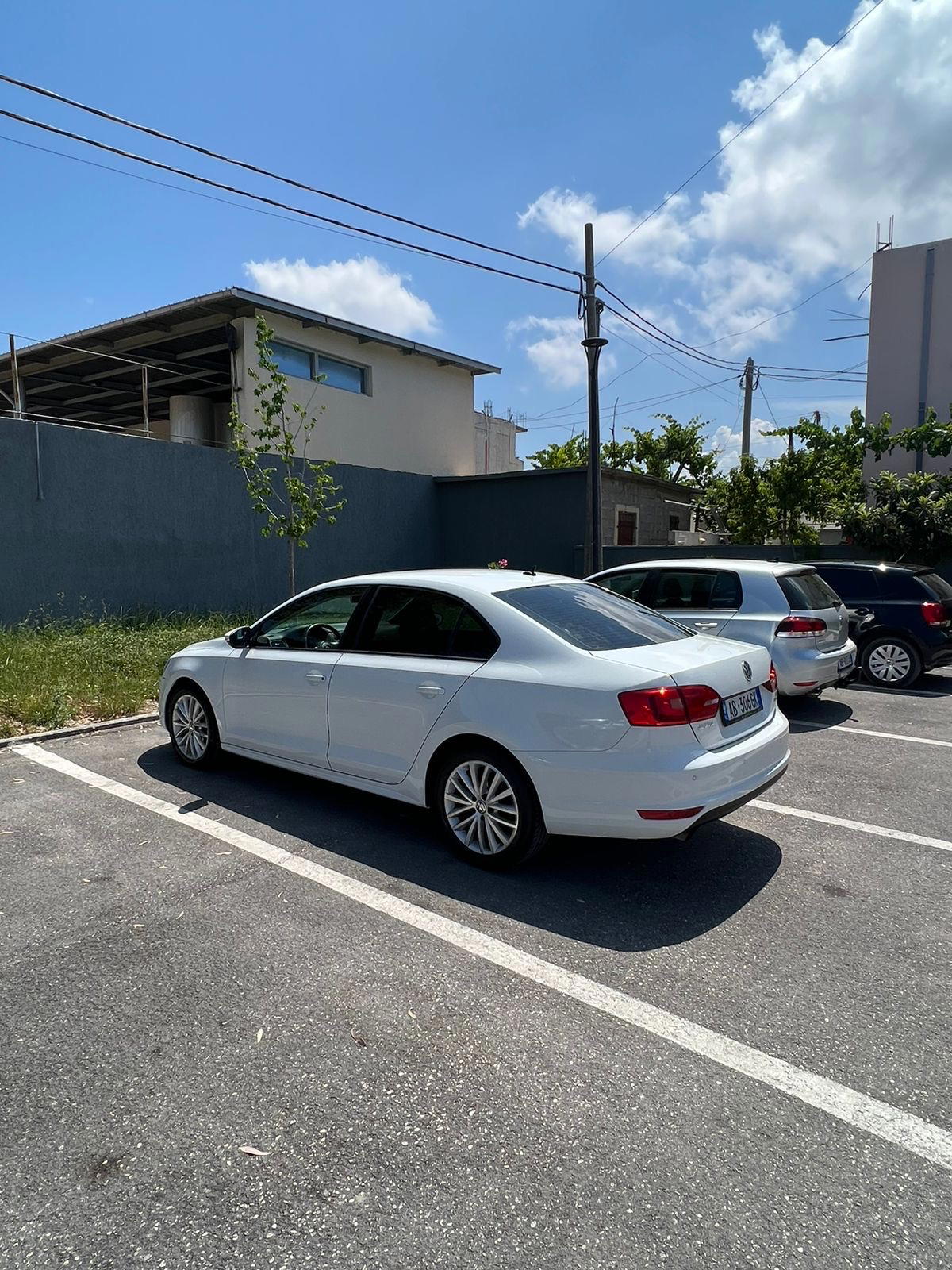 Volkswagen Jetta - side view
