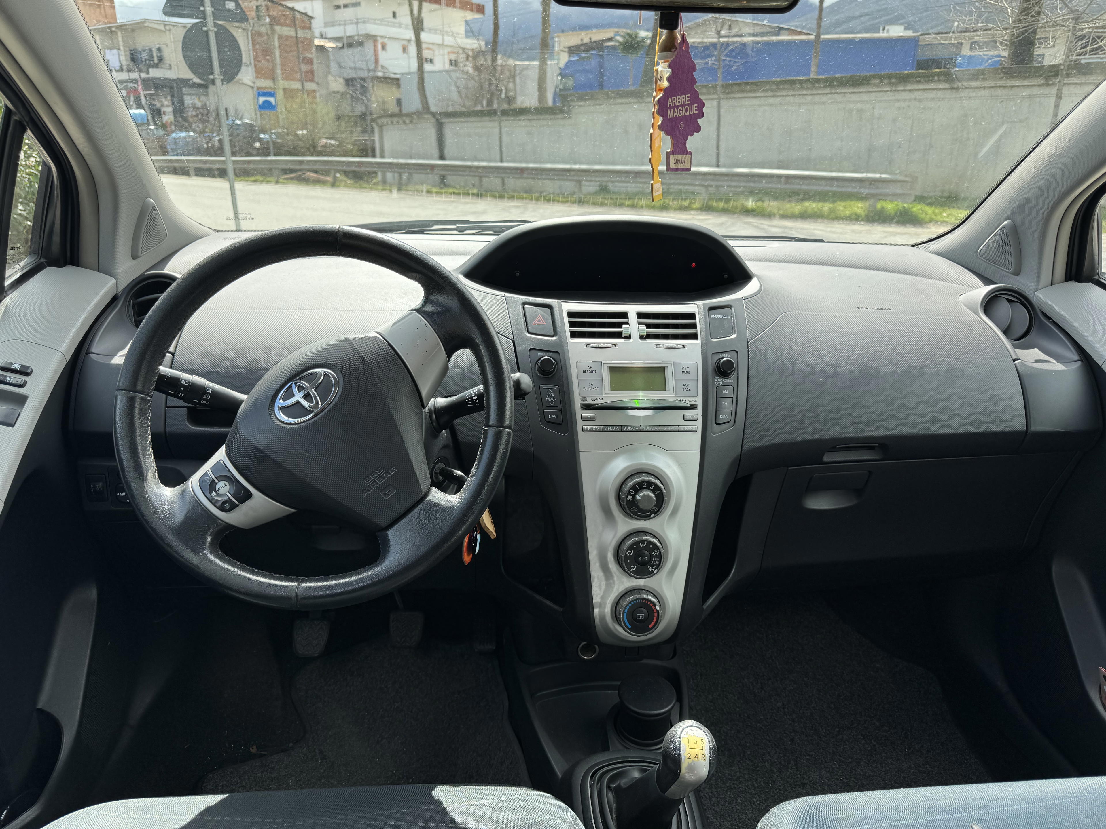 Toyota Yaris - side view