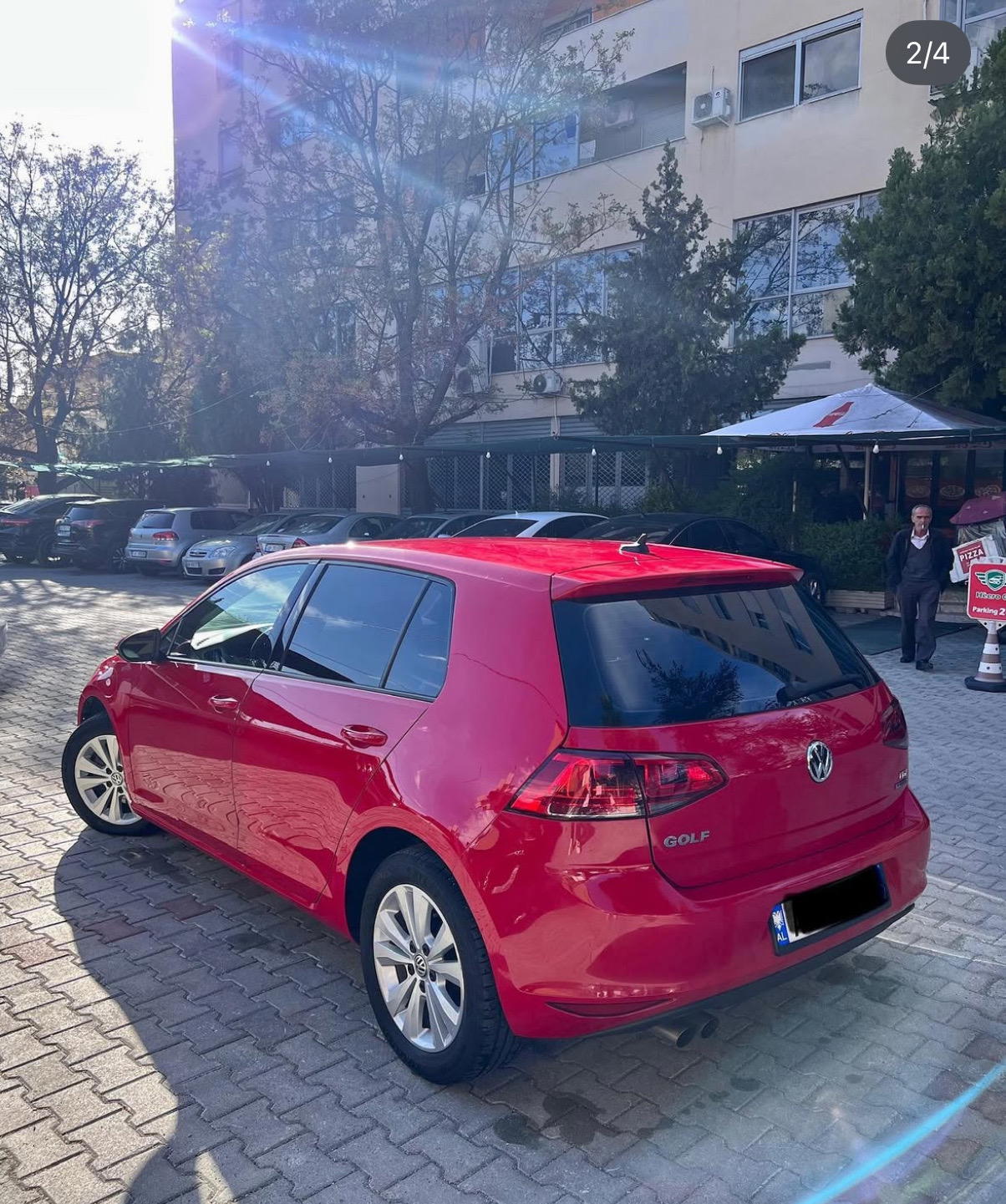 Volkswagen Golf - side view