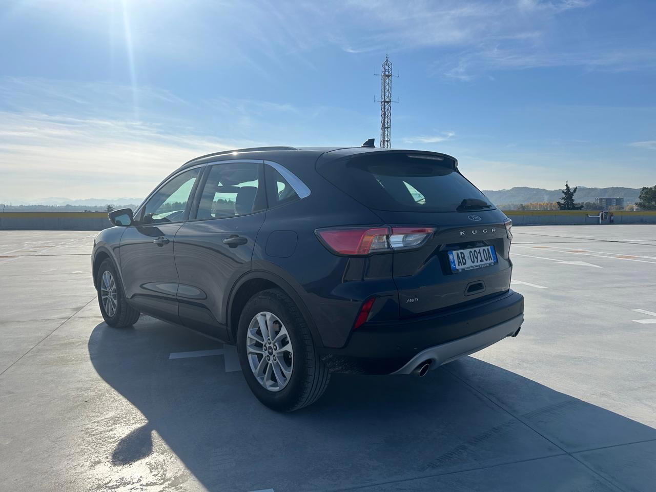 Ford Kuga - side view