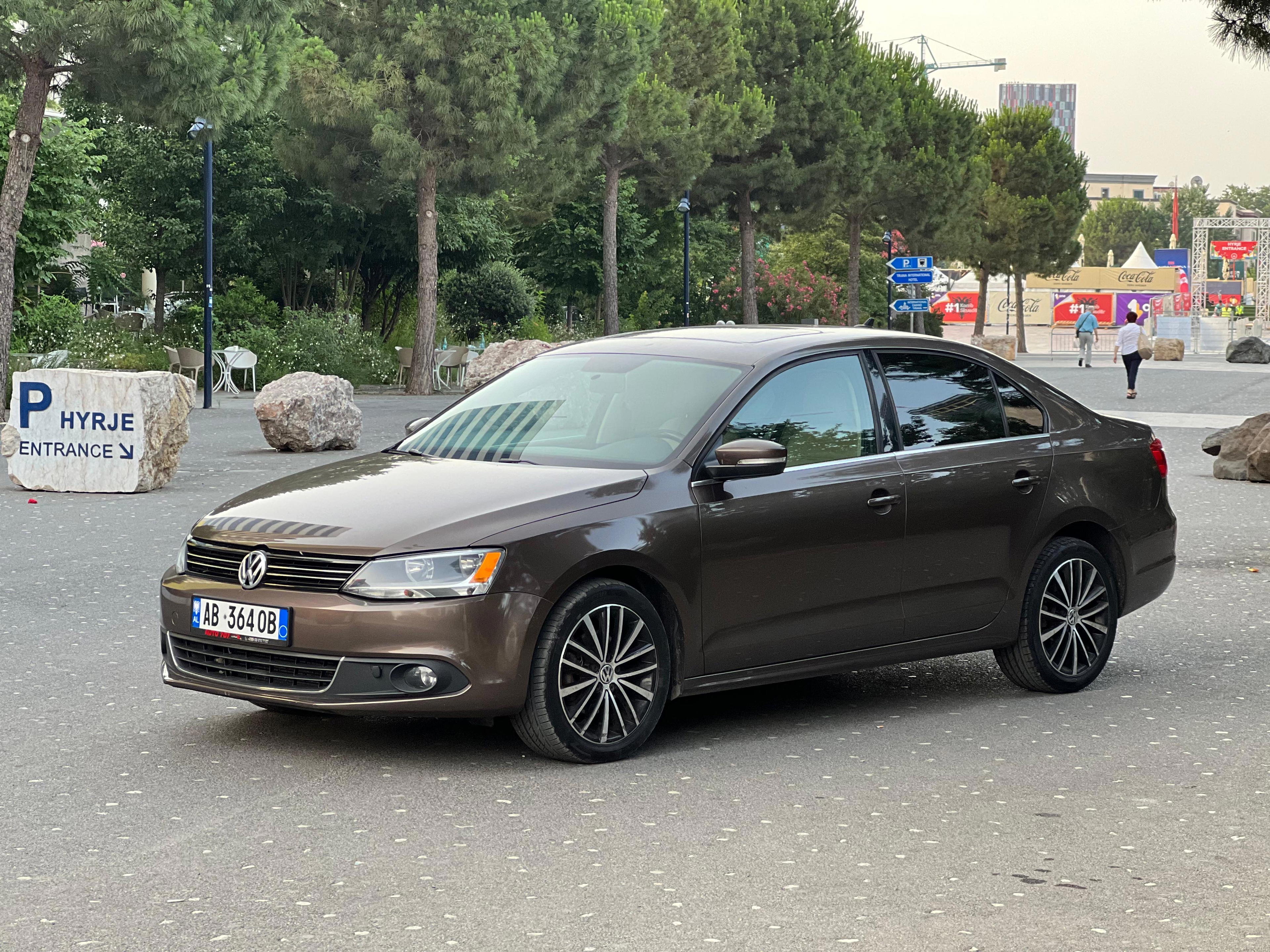 Volkswagen Jetta - side view