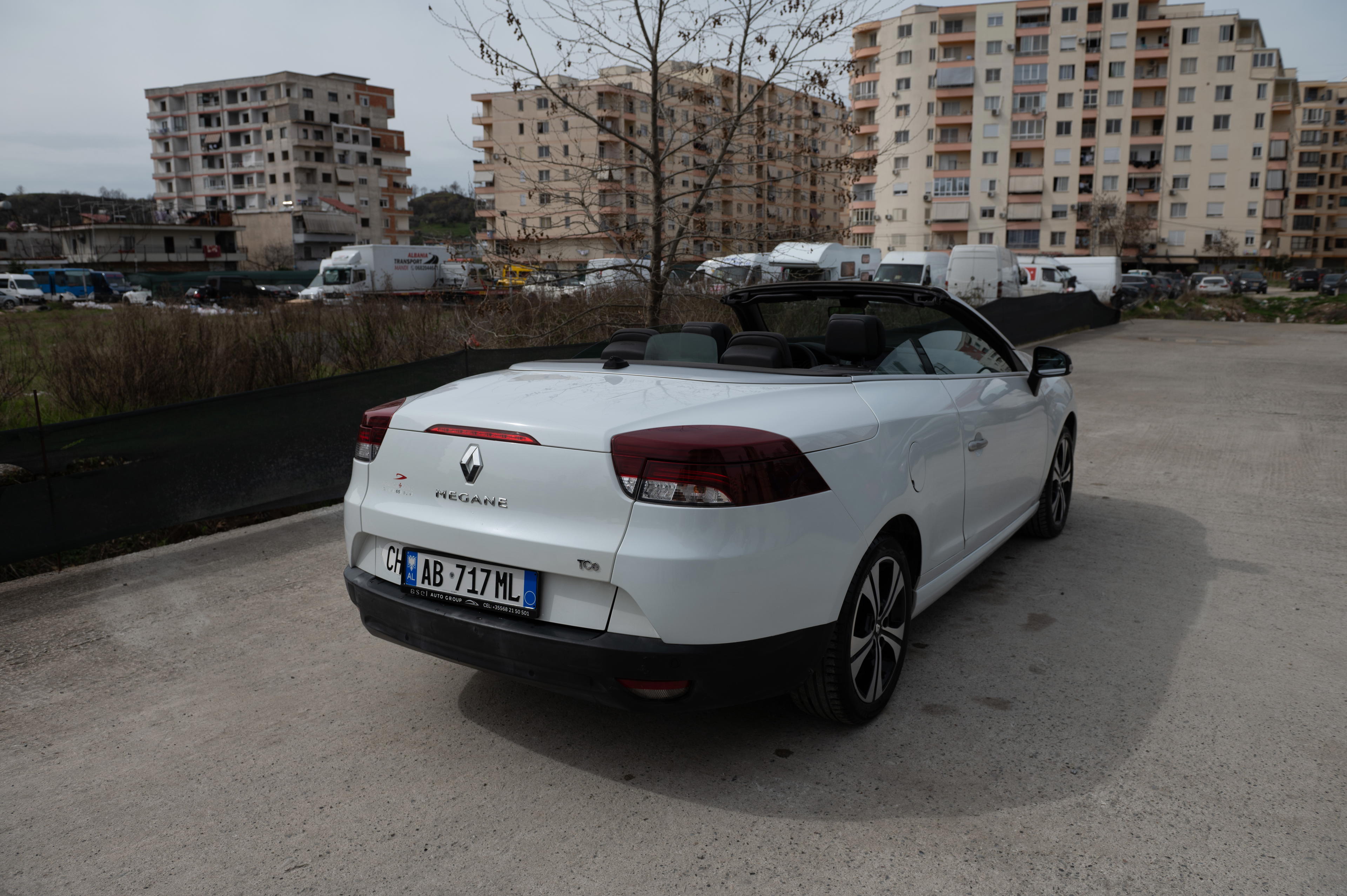 Renault Megane - side view