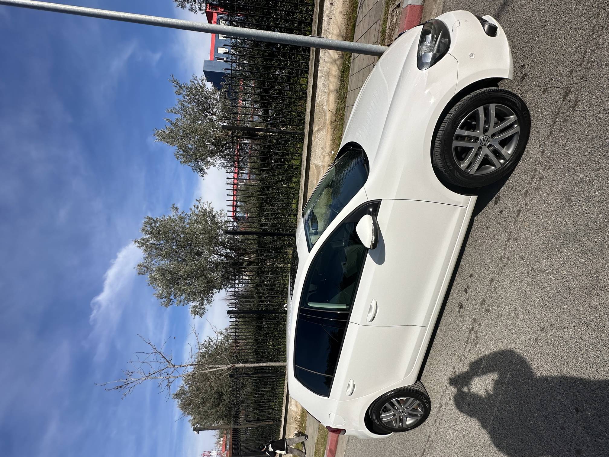 Volkswagen Golf - side view