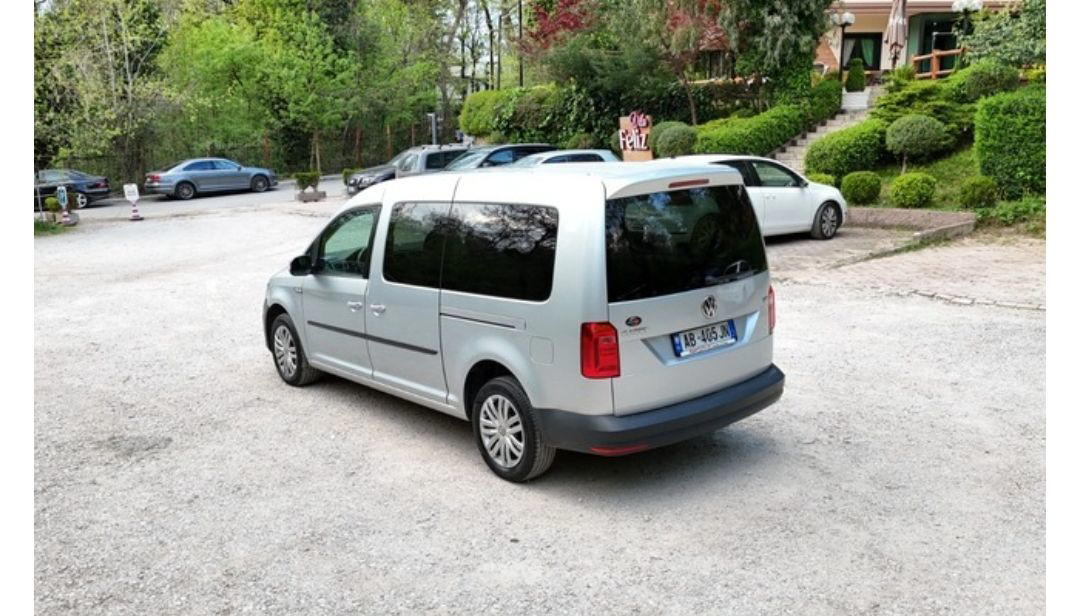 Volkswagen Touran - side view