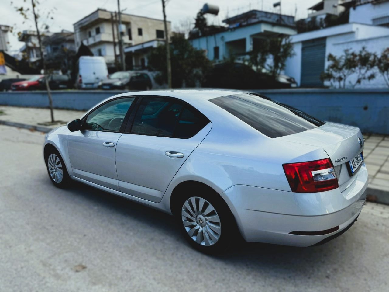 Skoda Octavia - side view