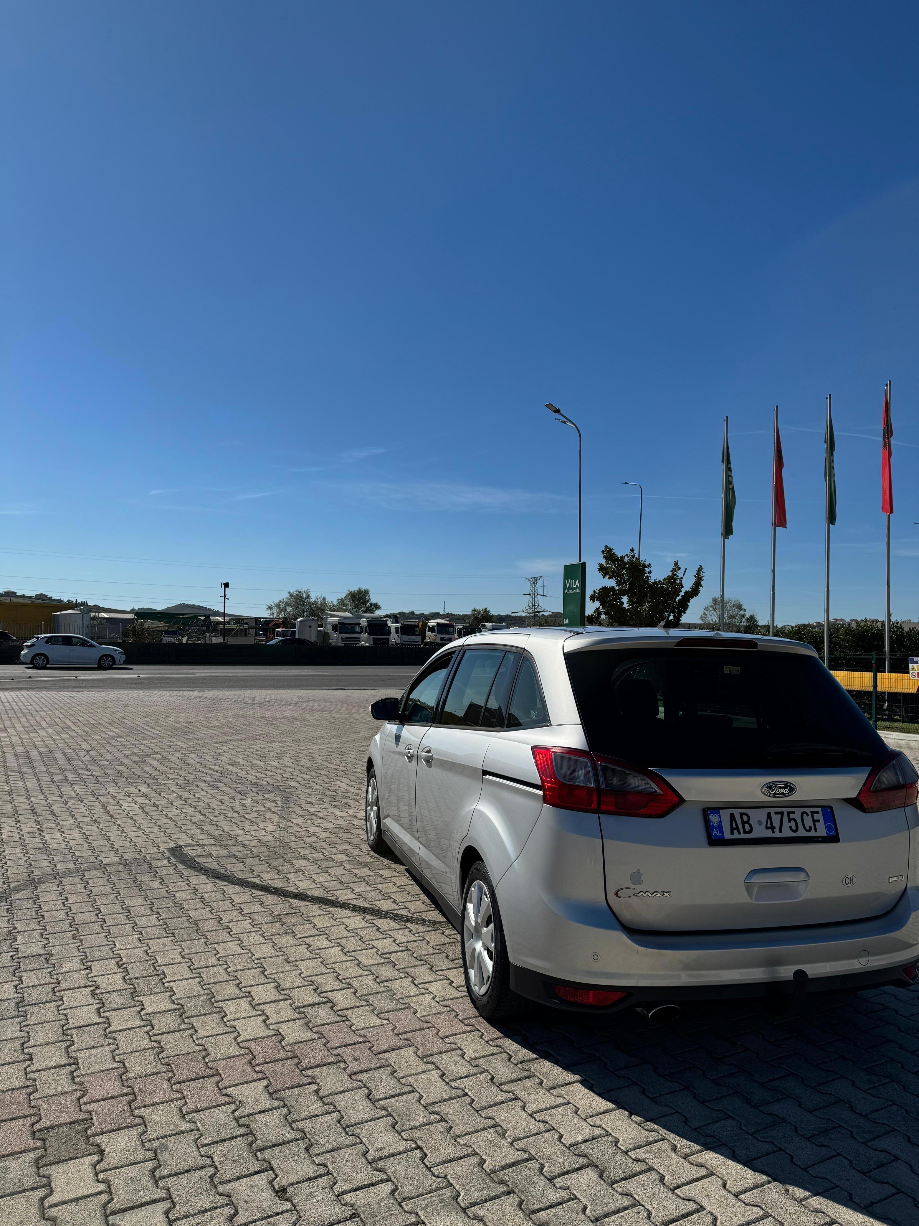 Ford C-MAX Energi - side view