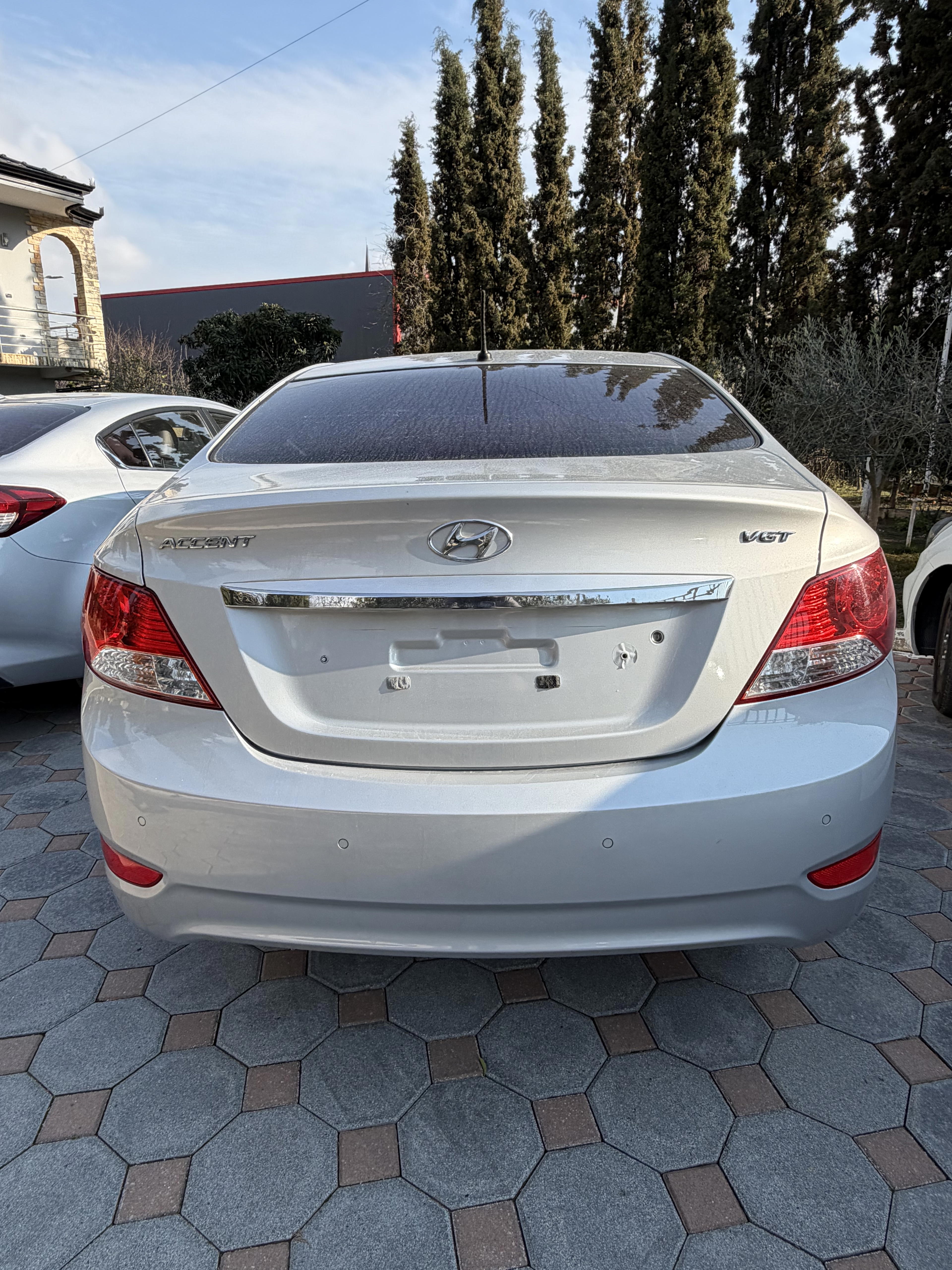 Hyundai Accent - photo 3