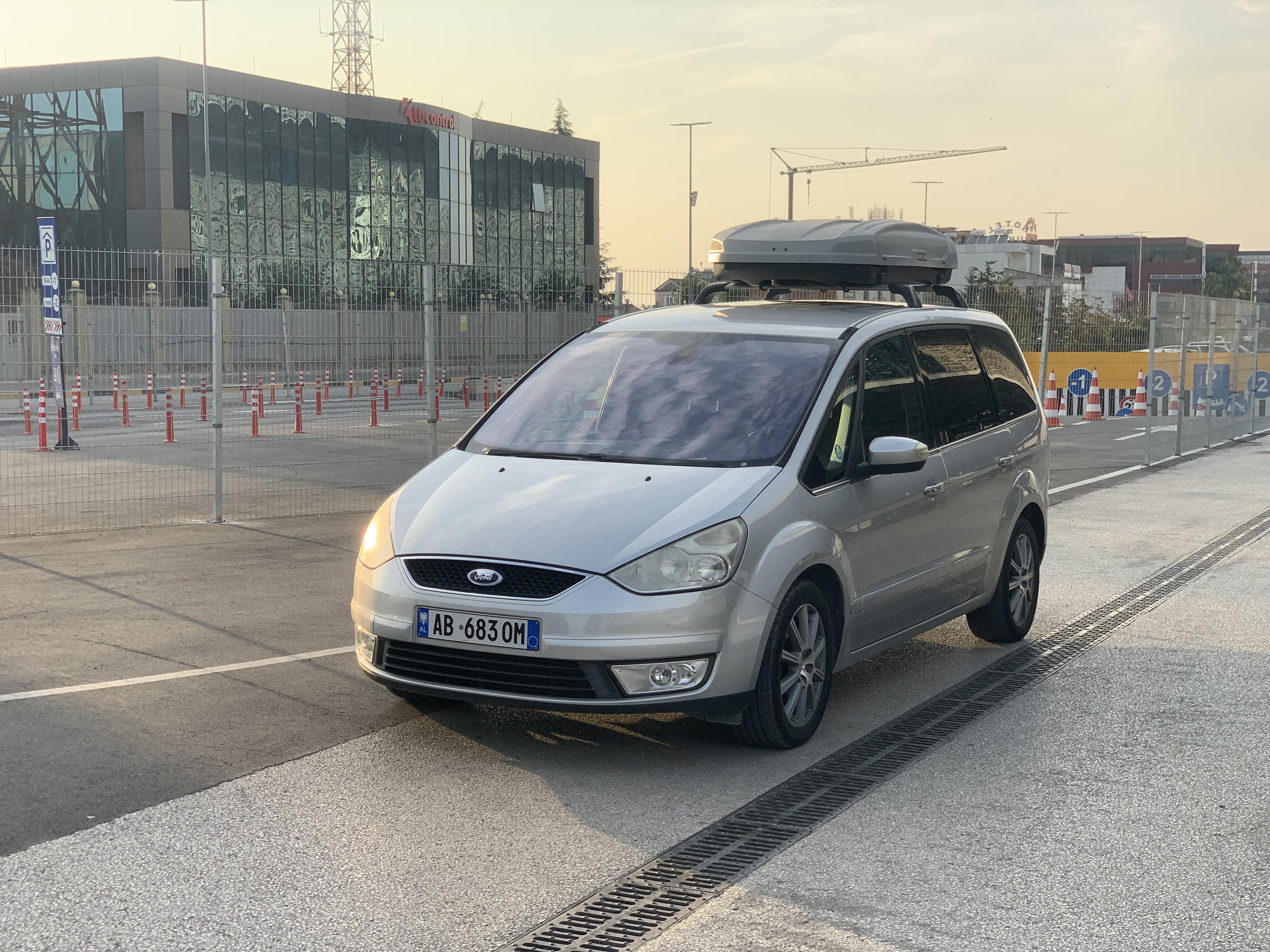 Ford C-MAX Hybrid - main photo