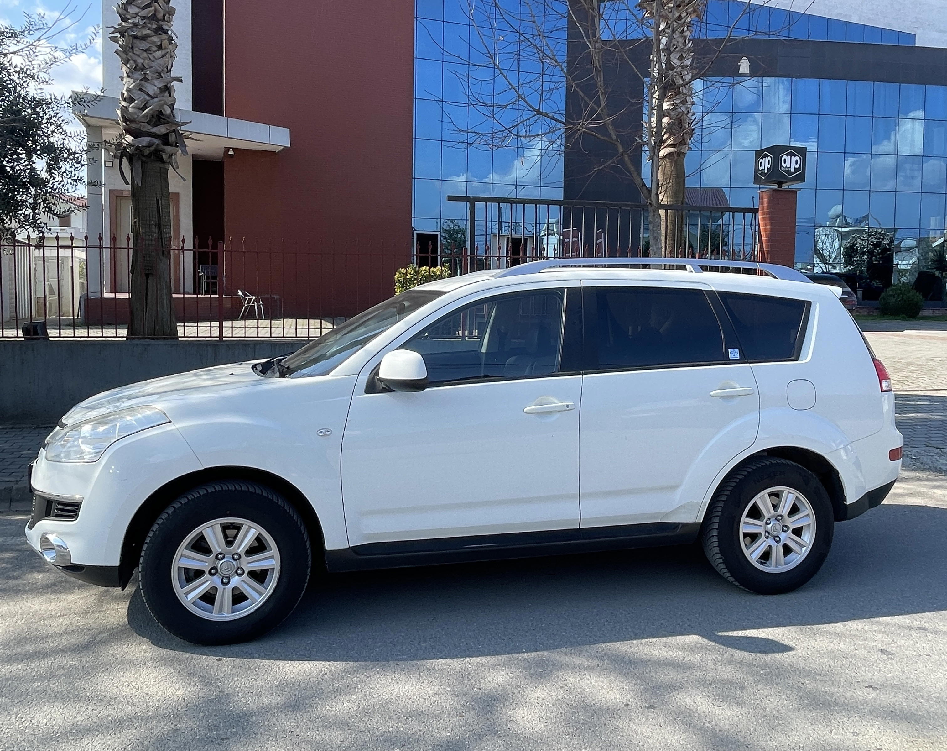 Citroen C-Crosser - main photo