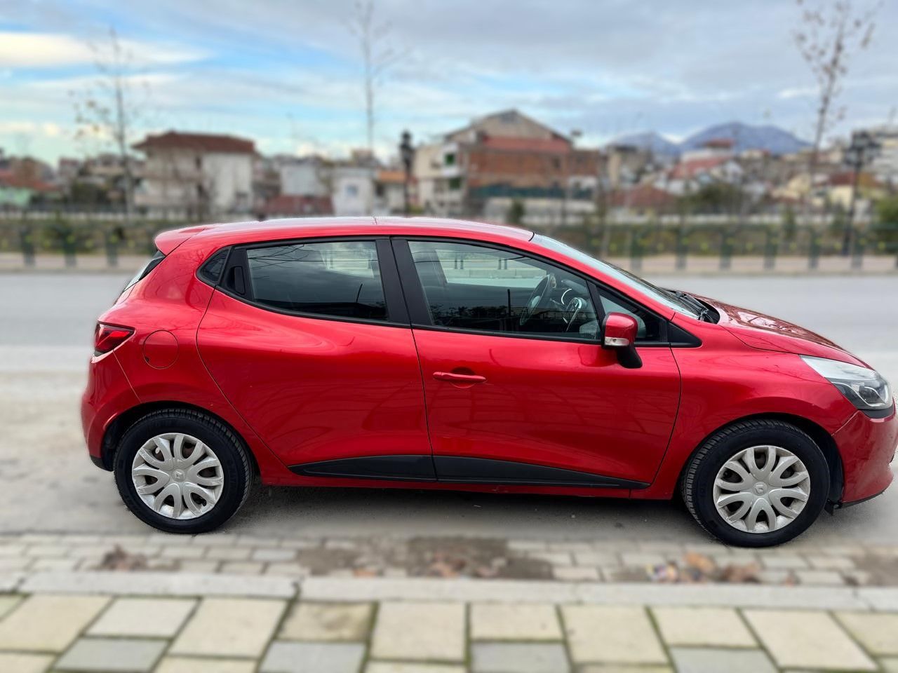 Renault Clio RentX Albania