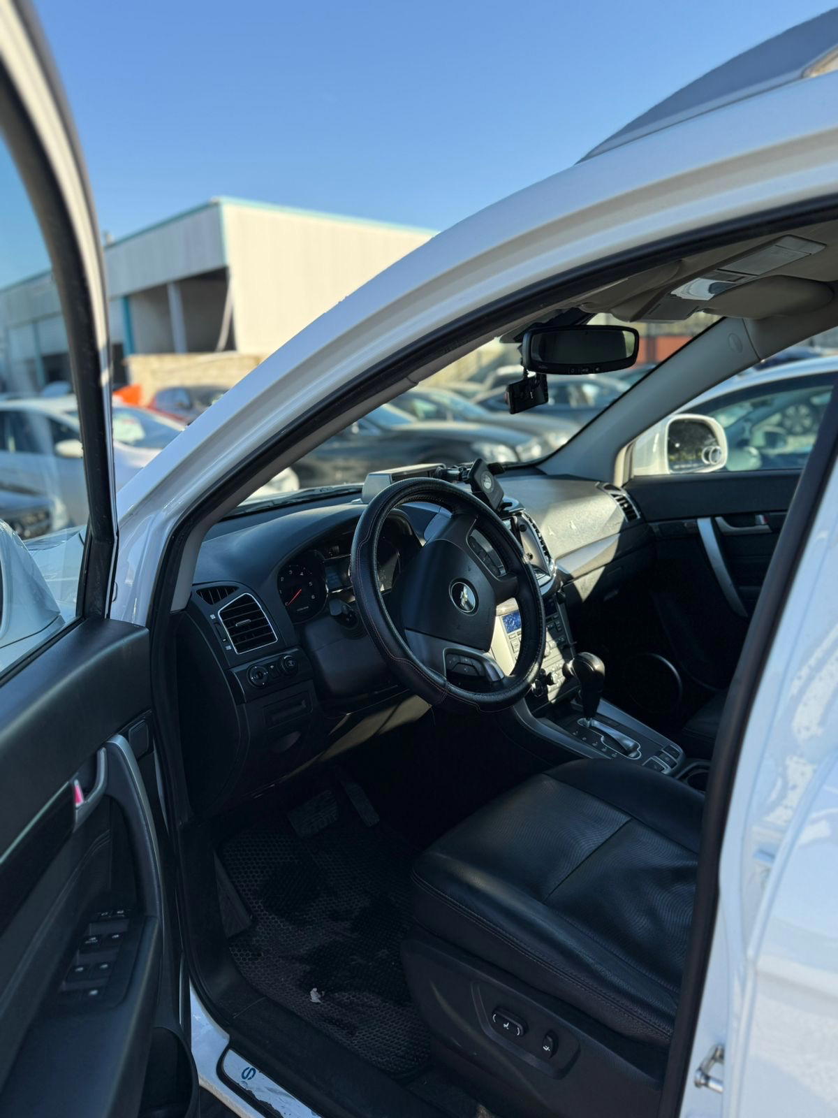 Chevrolet Captiva Sport - side view