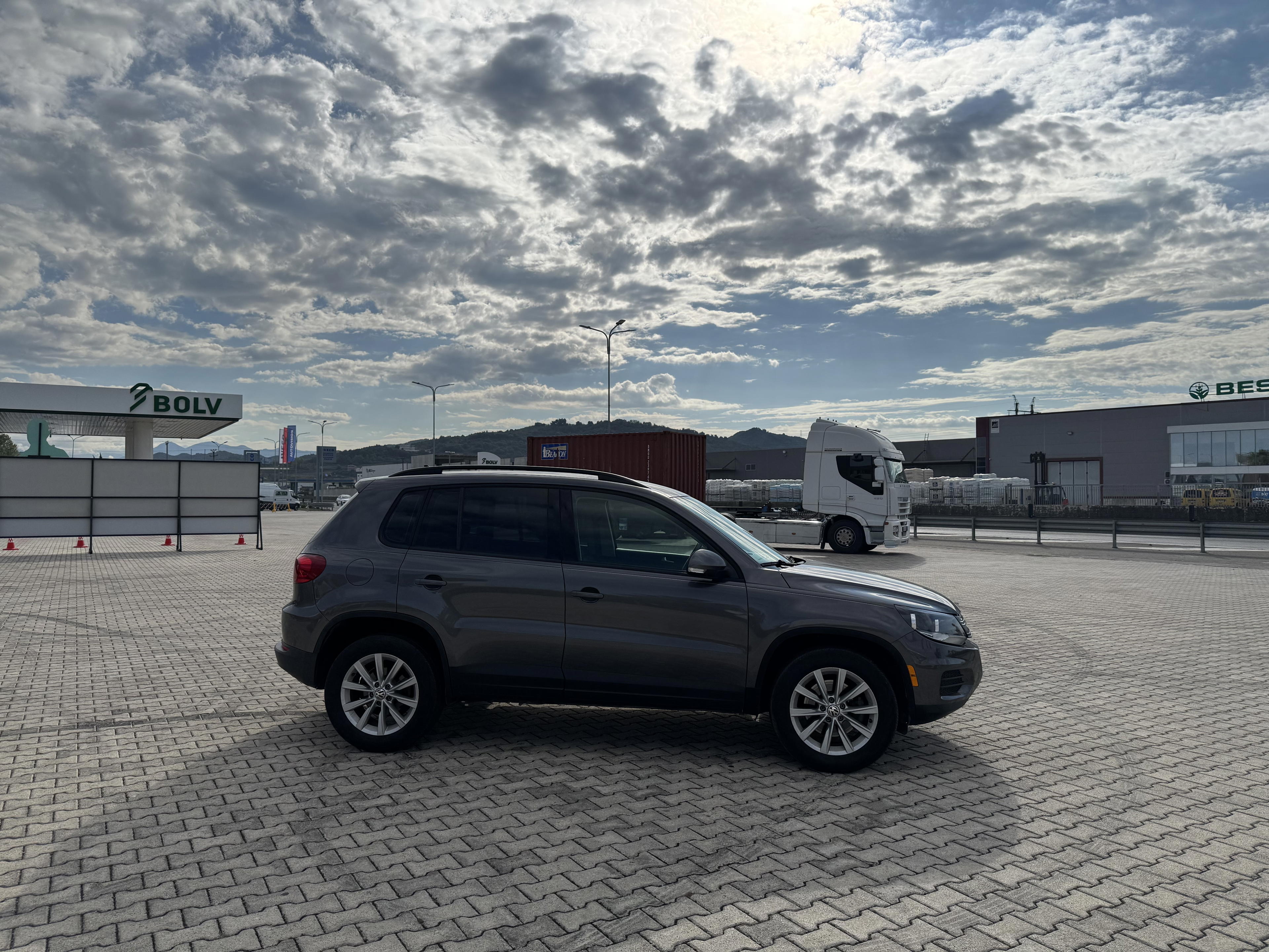 Volkswagen Tiguan - photo 3