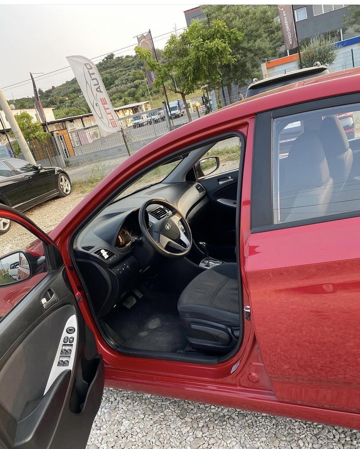 Hyundai Accent - photo 3