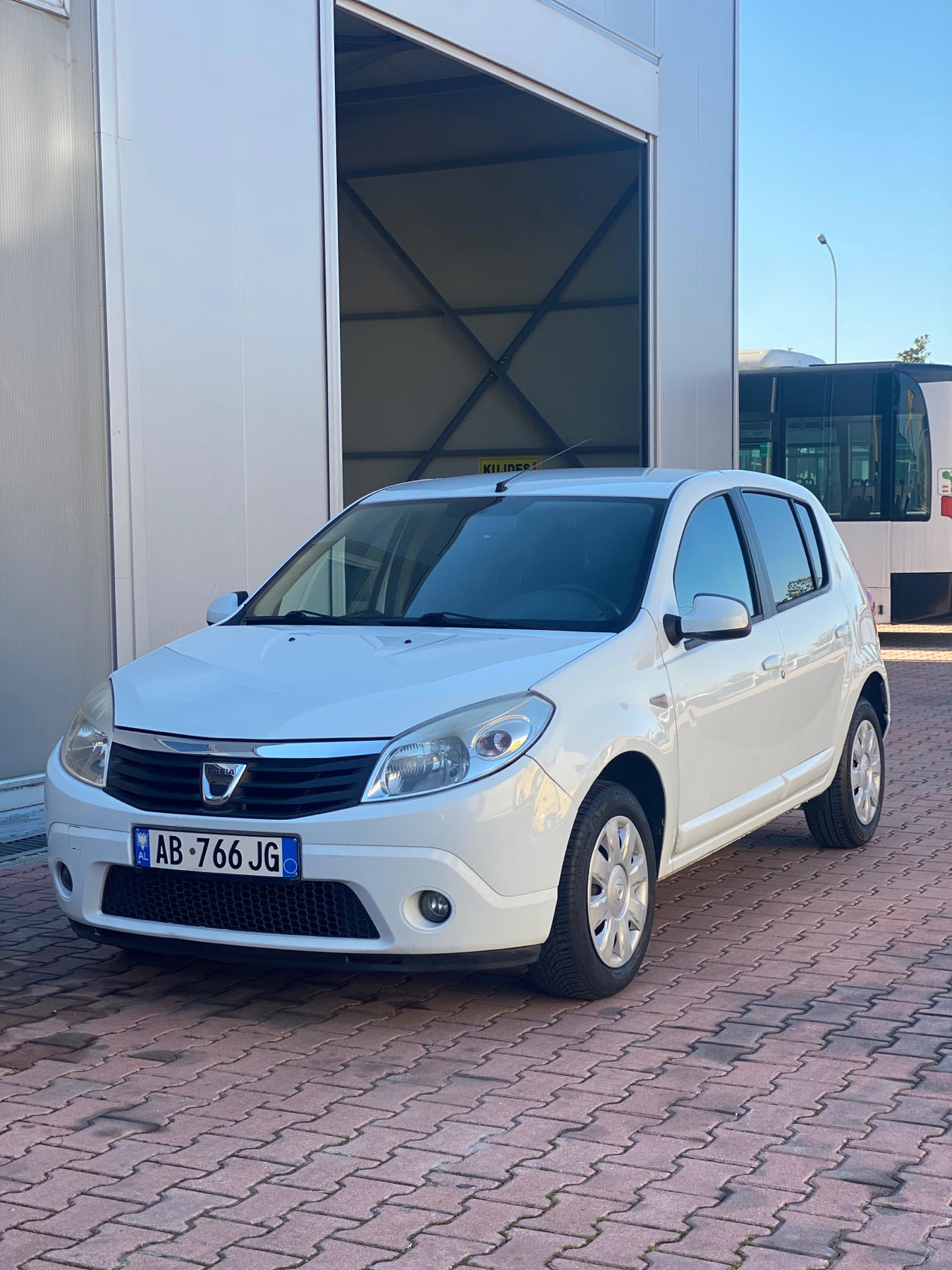 Dacia Sandero - side view