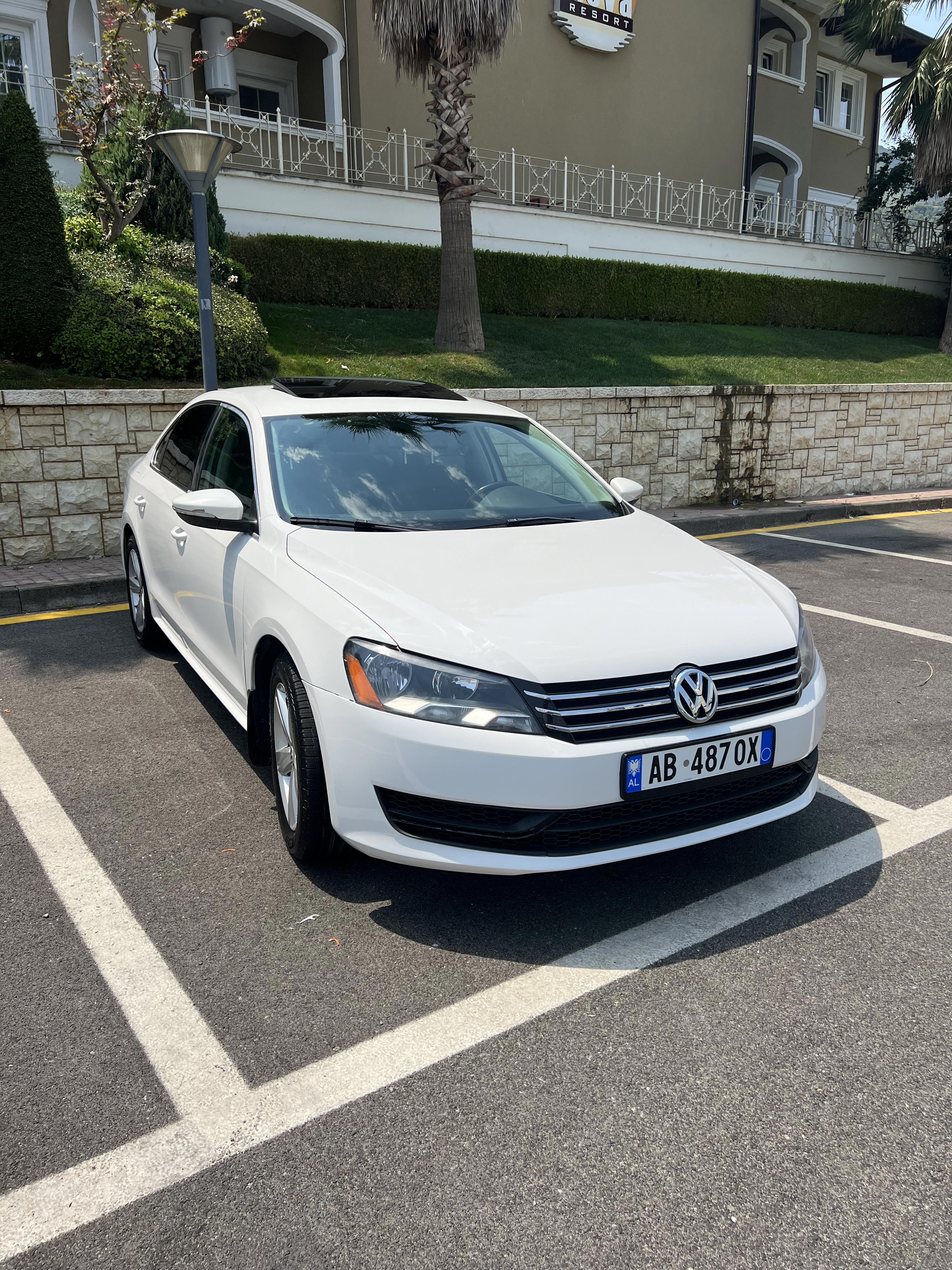 Volkswagen Passat - main photo